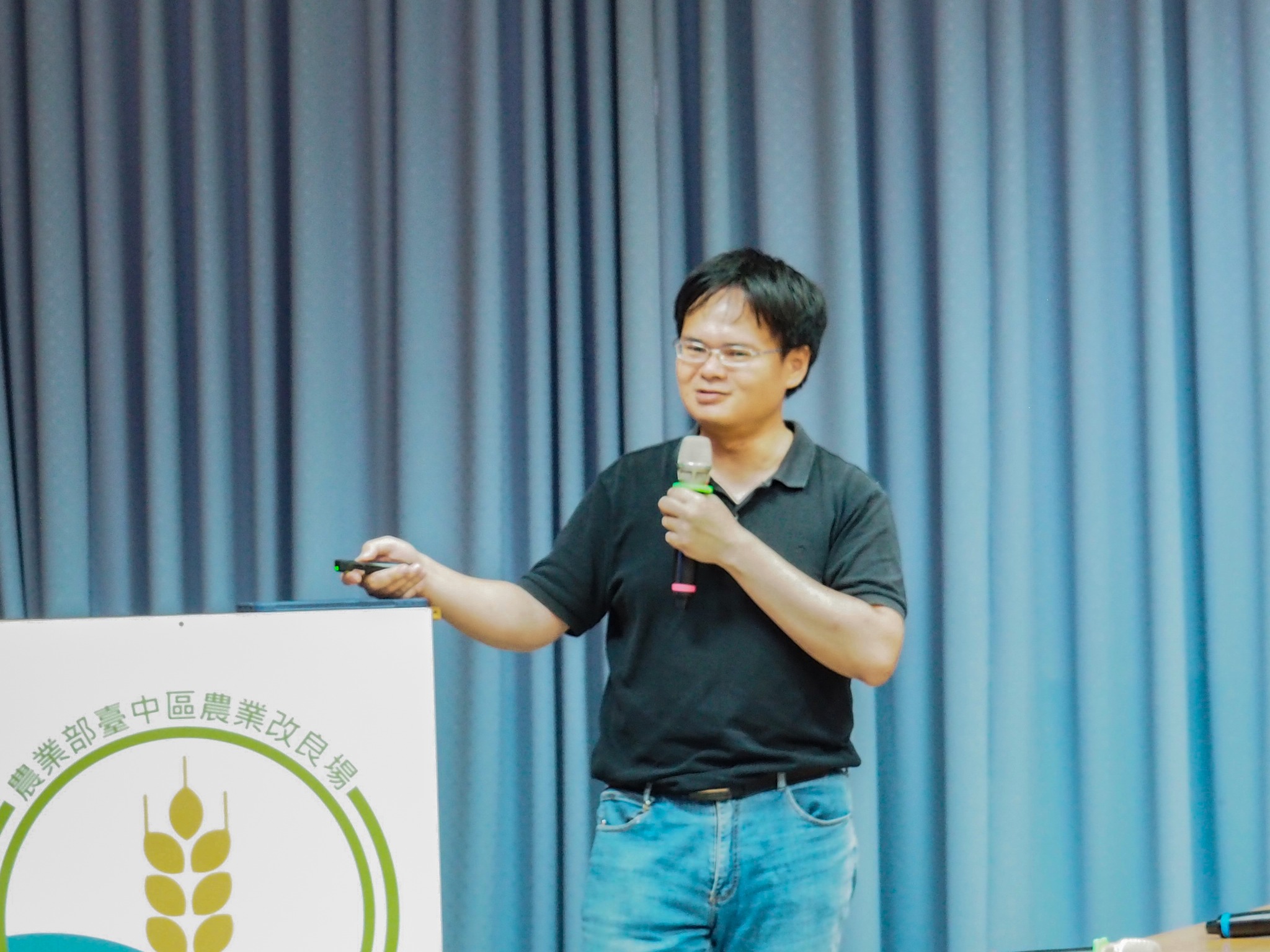 廖崇億助理研究員講解土壤增匯管理技術。