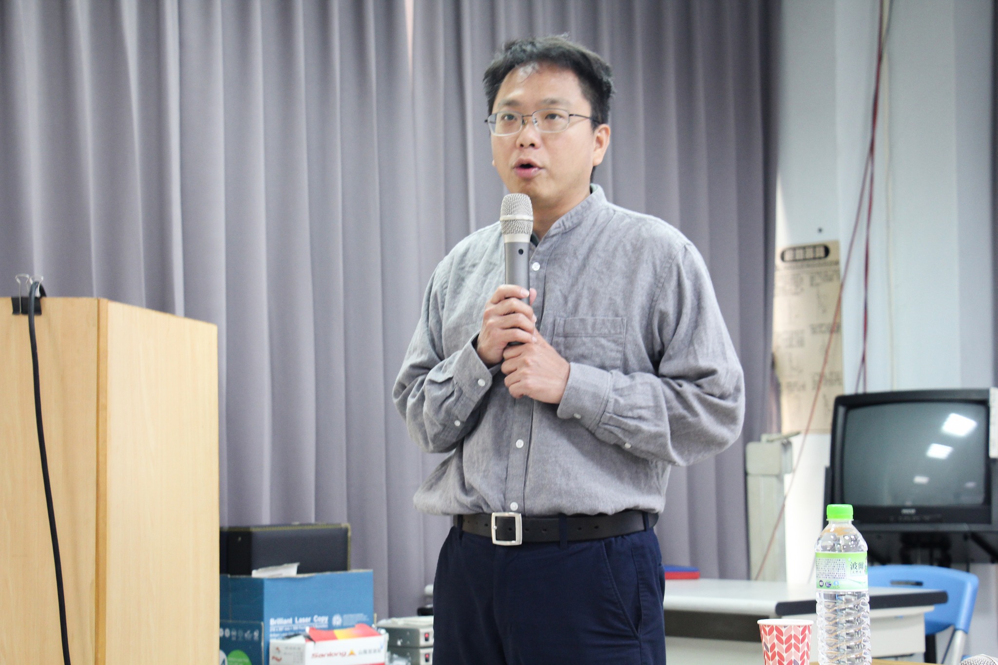 張金元副研究員講解小型農機具維修保養。