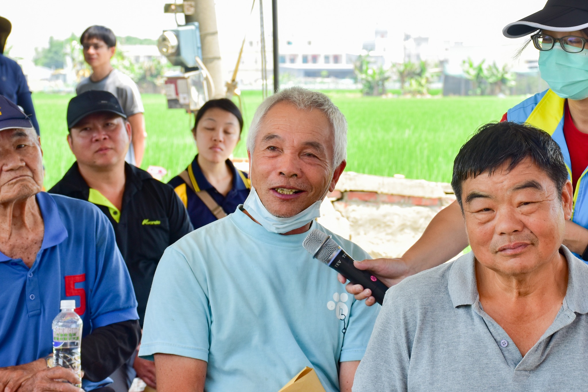 參與農友提出栽培及病蟲害管理問題進行熱烈討論。