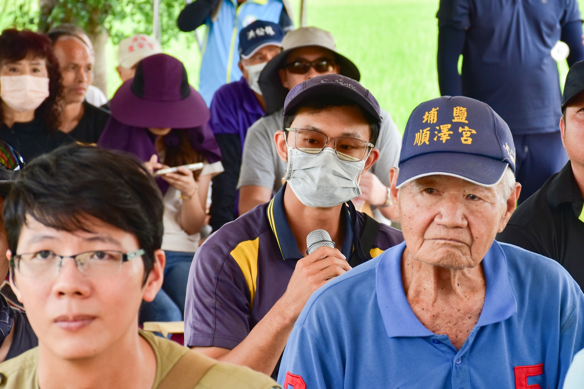 參與農友提出栽培及病蟲害管理問題進行熱烈討論。