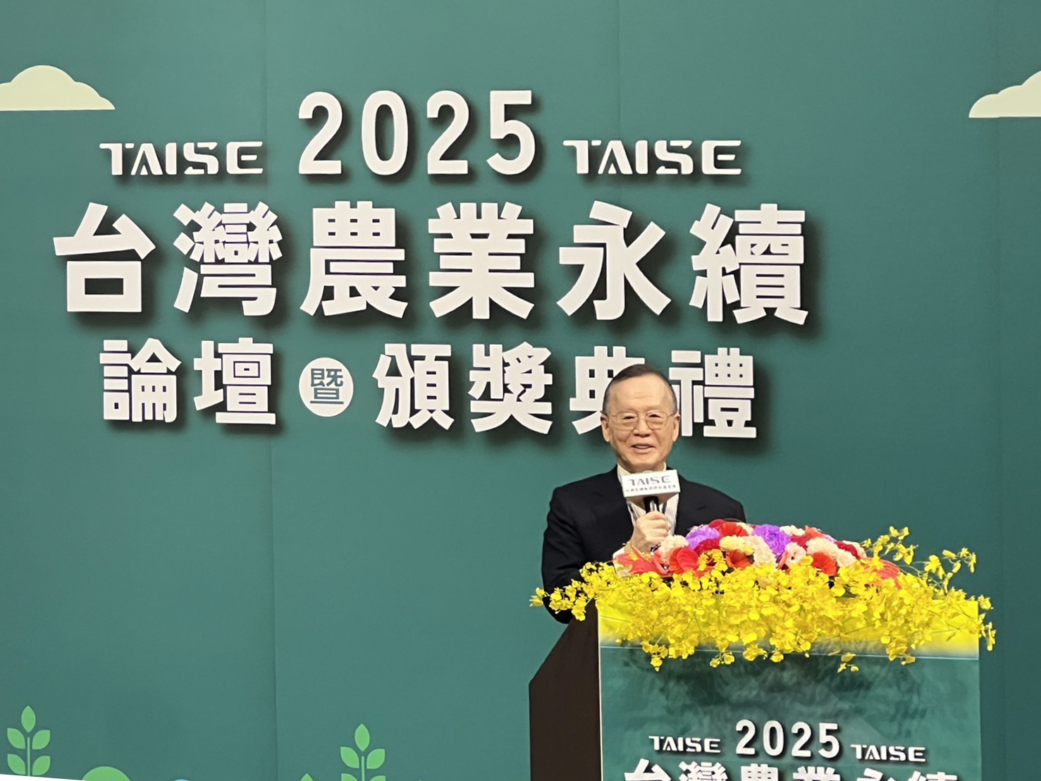 台灣永續能源研究基金會董事長簡又新開場致詞