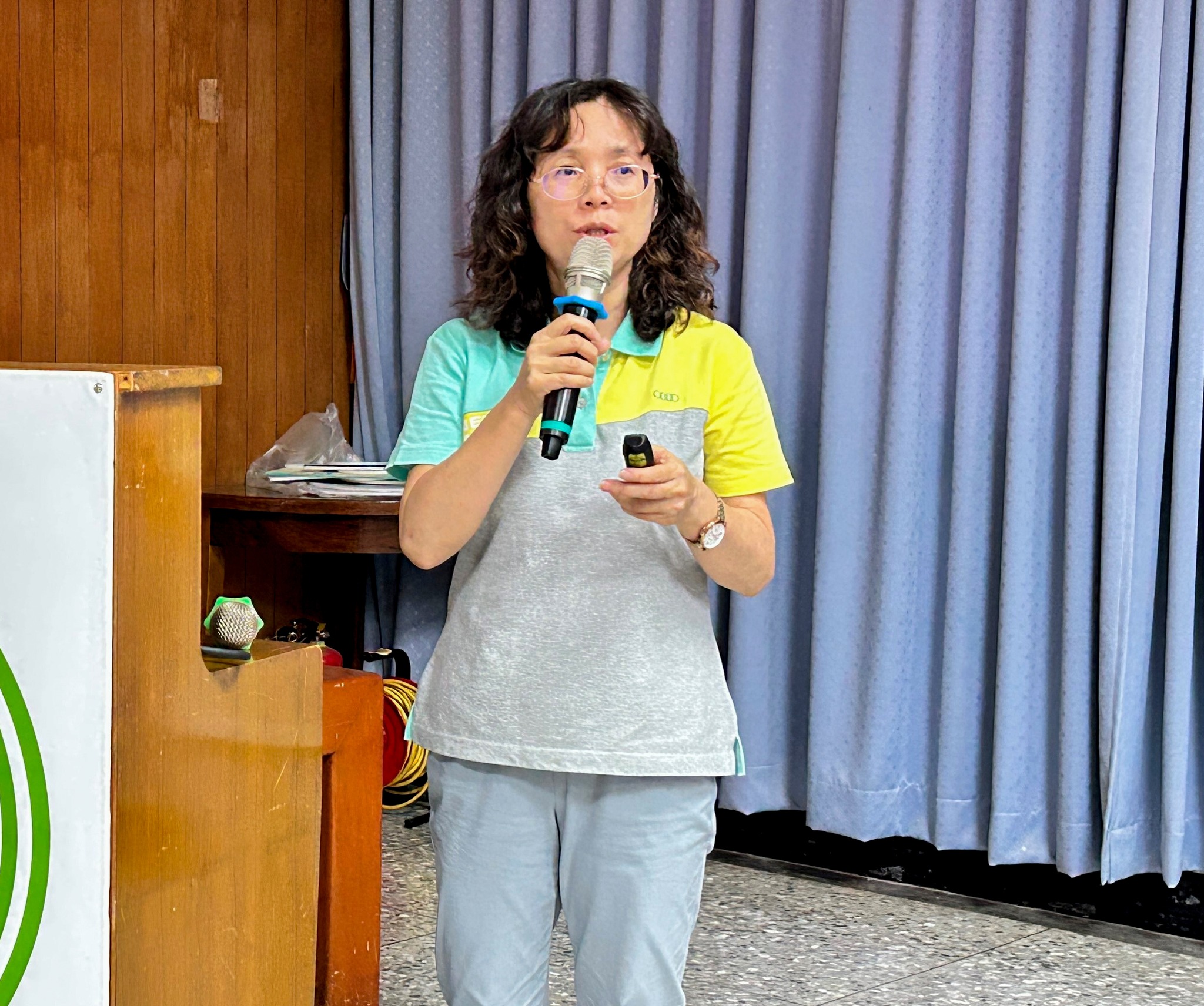 陳世芳副研究員介紹農業淨零排放資訊平台。