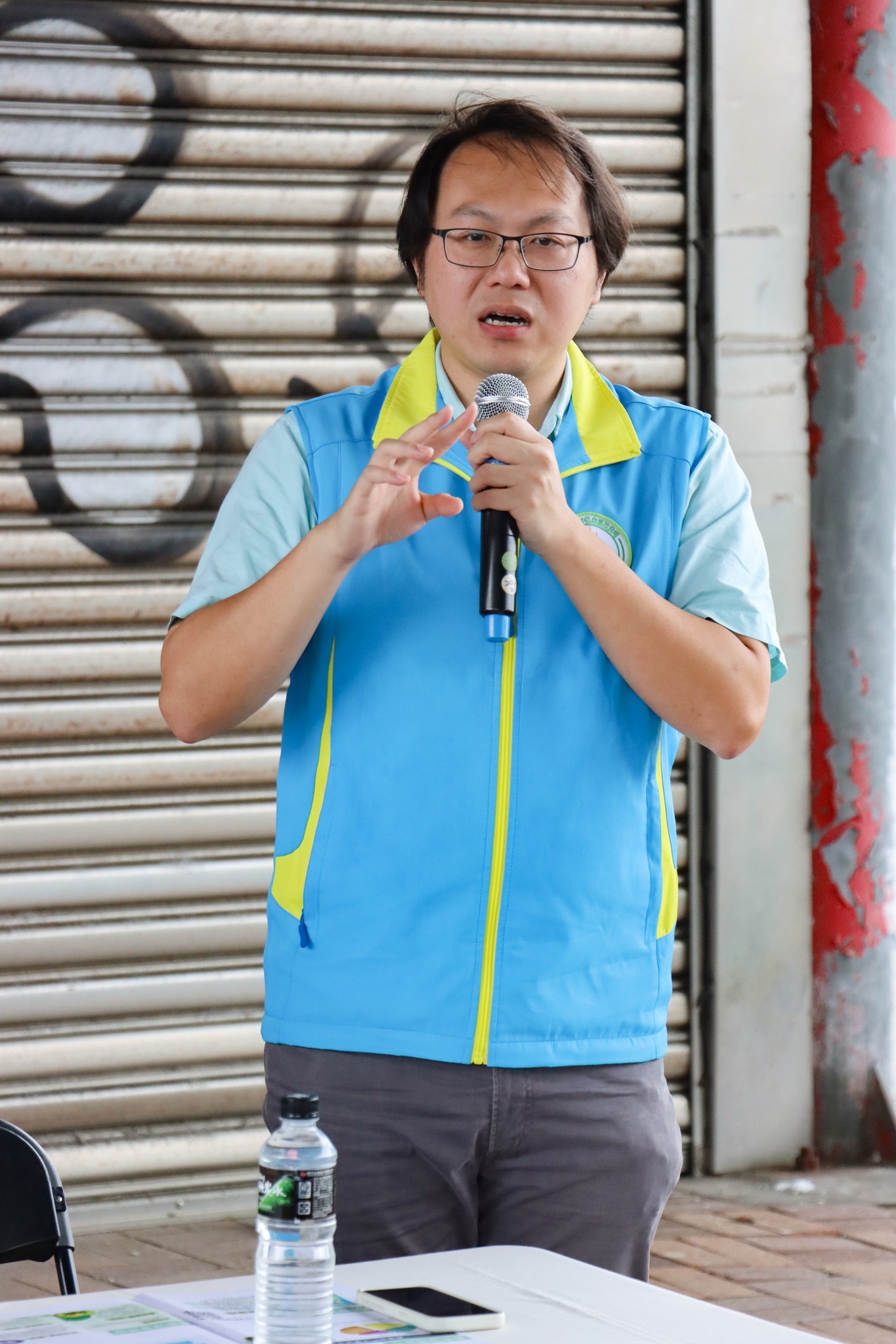 本場嚴仕函助理研究員為農友說明國家農業淨零政策及實耕認定方式。