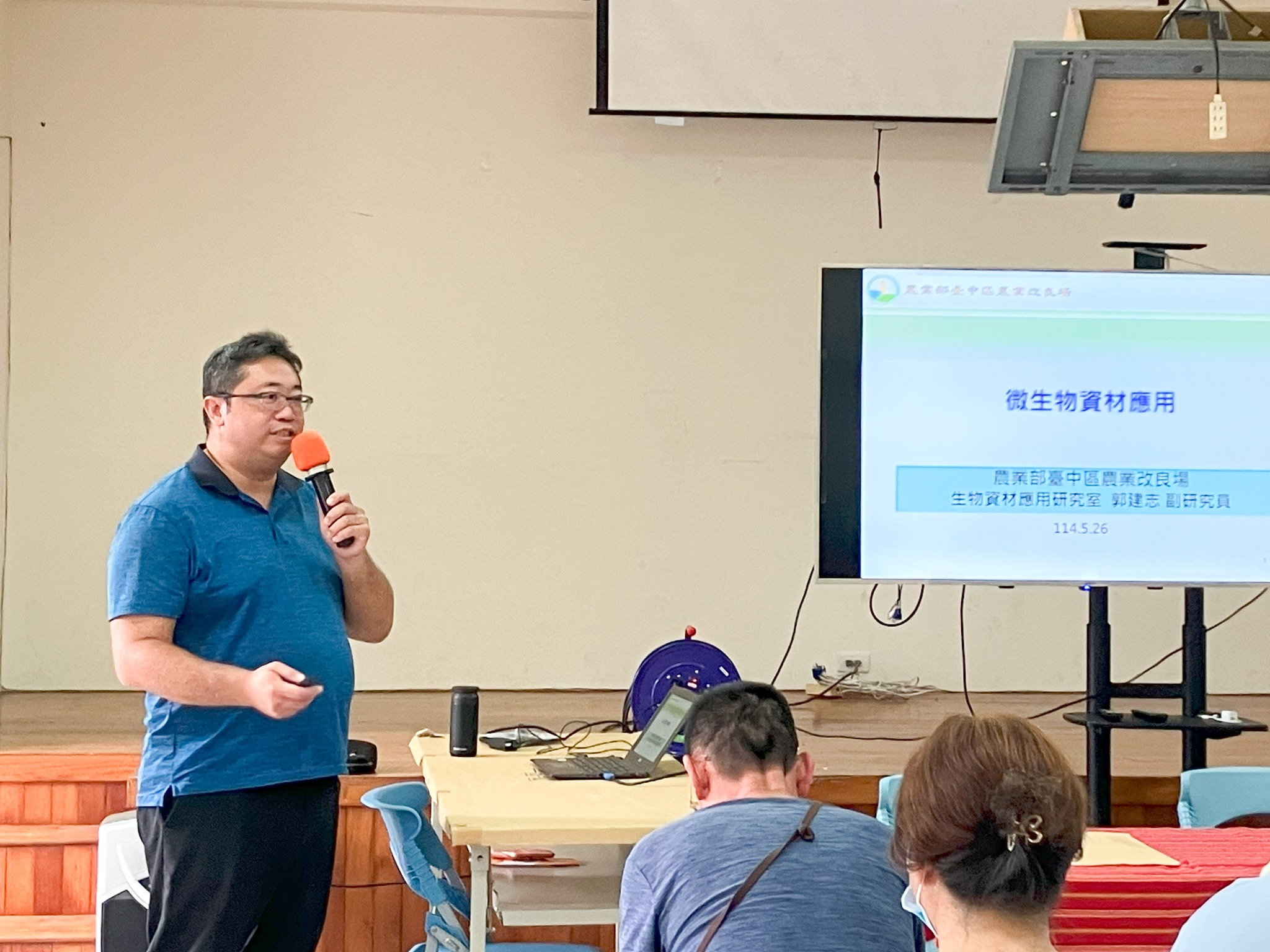 郭建志副研究員說明微生物資材應用。