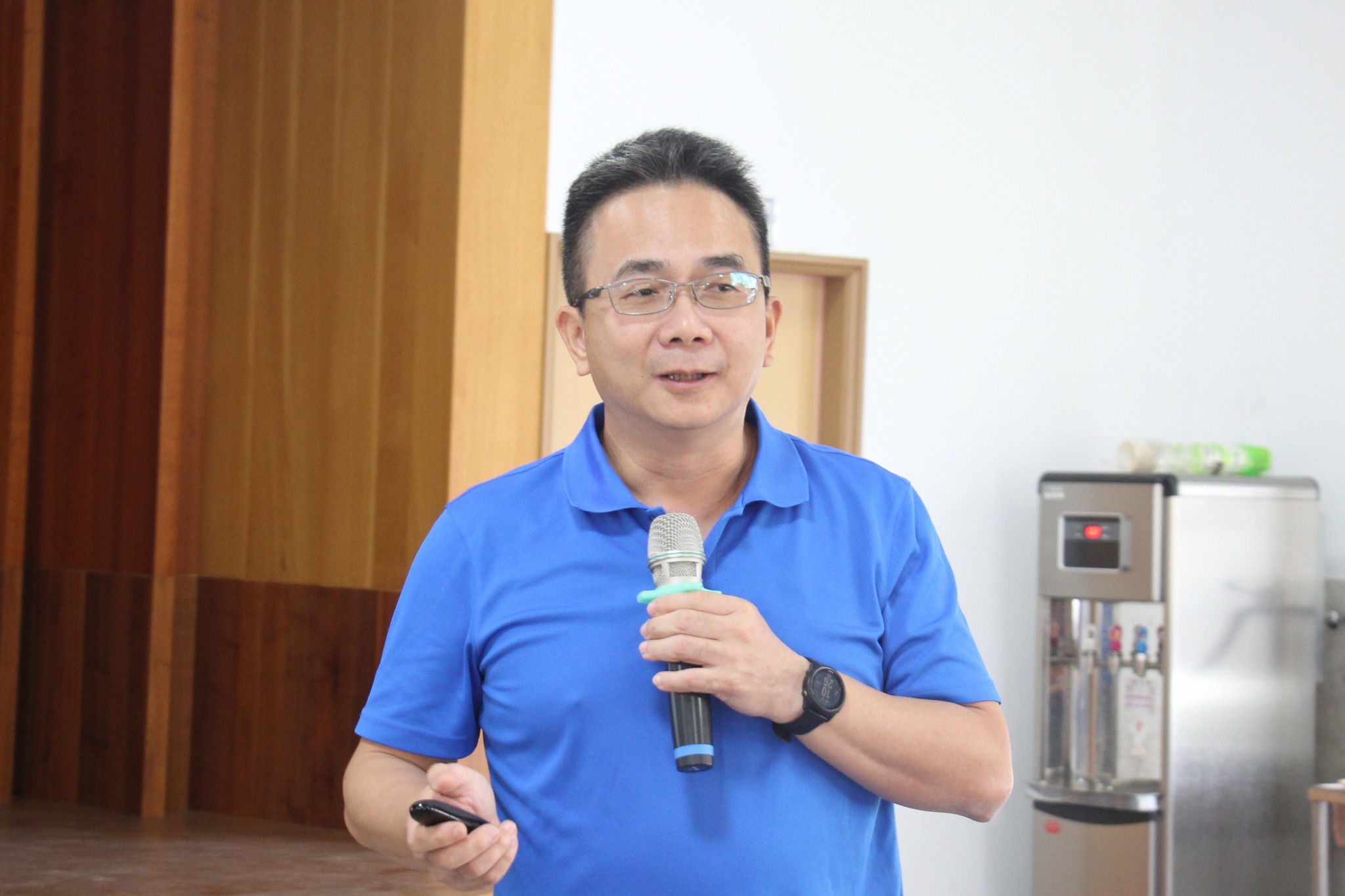 中興大學農產品驗證中心陳興宗稽核員說明農產品產銷履歷驗證及申請流程。