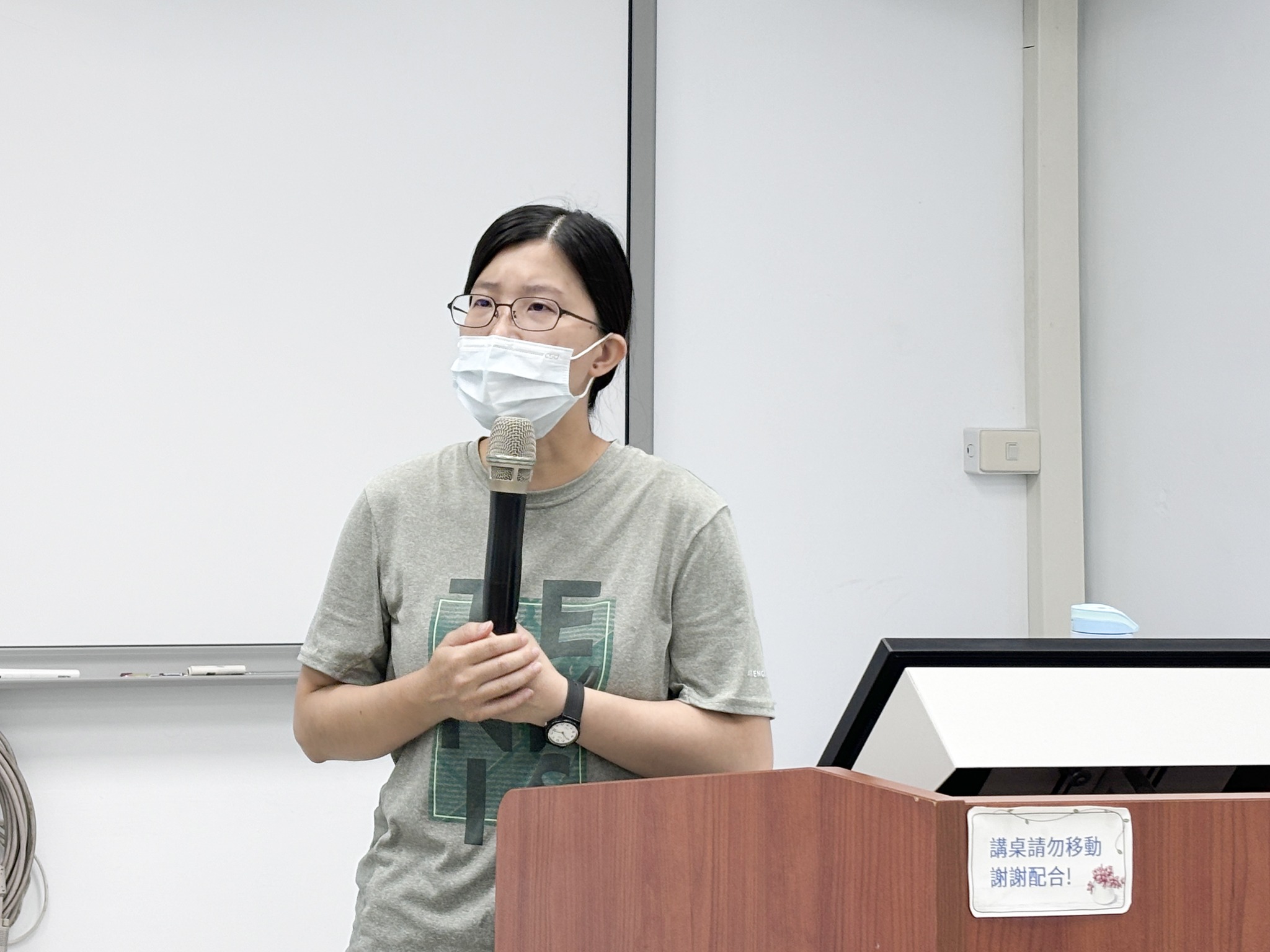 郭雅紋助理研究員說明「葡萄之營養、土壤管理及施肥技術」。