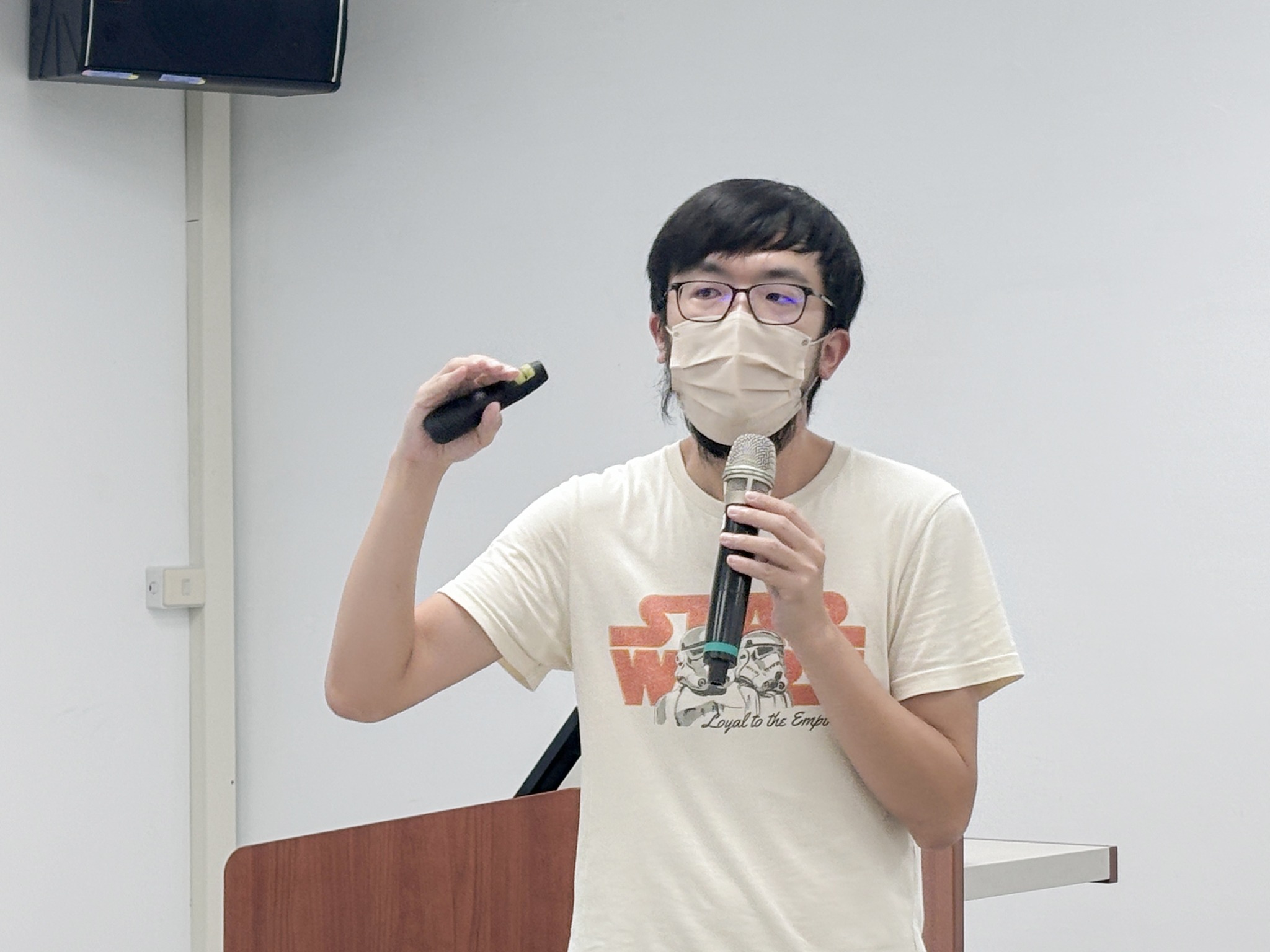 于逸知助理研究員說明「葡萄蟲害管理」應注重預防勝於治療。