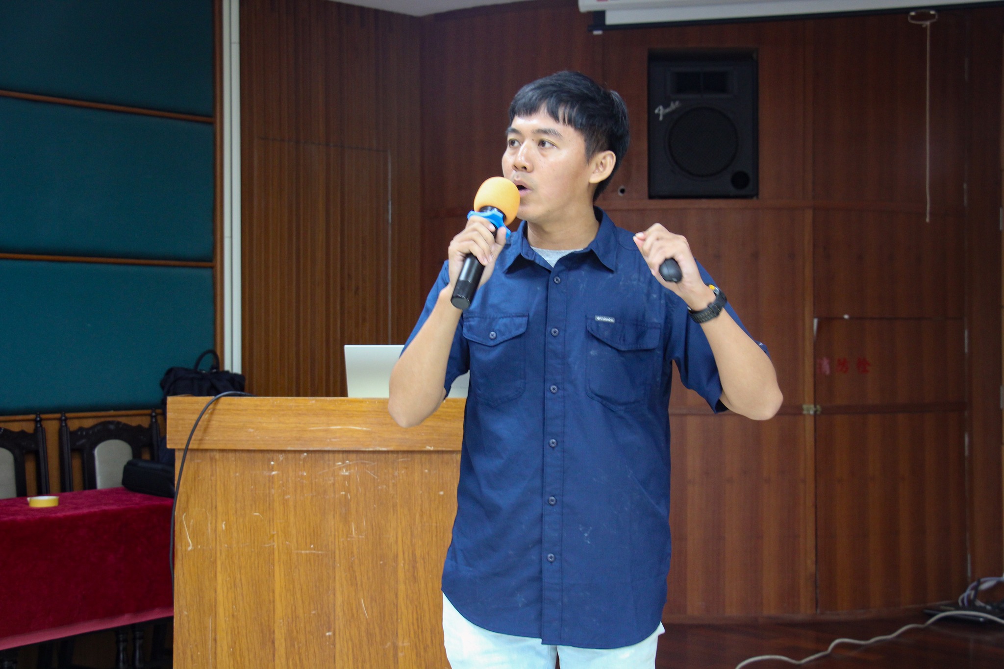 鄧執庸助理研究員講解優質水稻栽培管理技術。