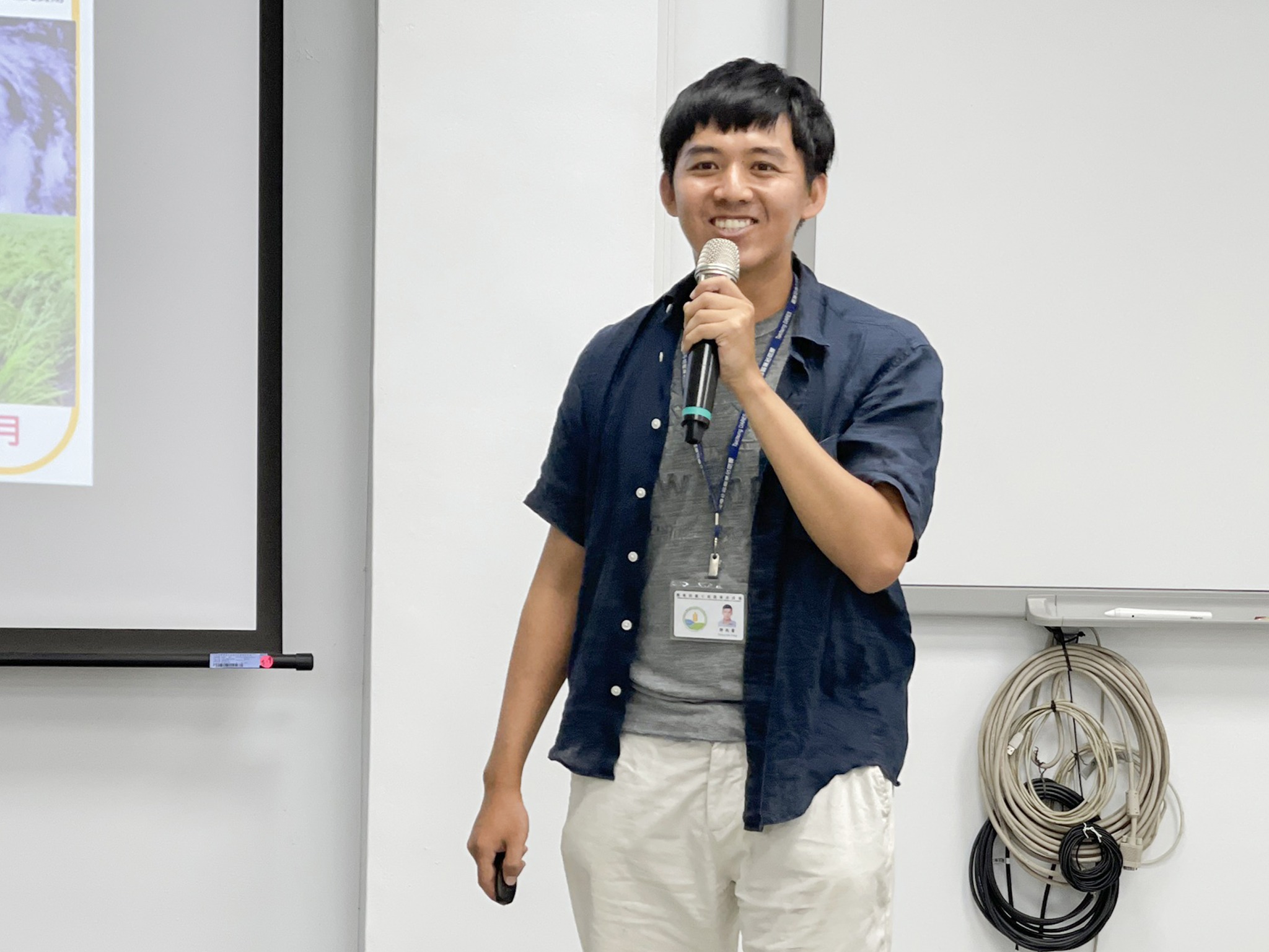 本場鄧執庸助理研究員分享「台灣米小知識/米飯官能品評介紹與品嚐」。