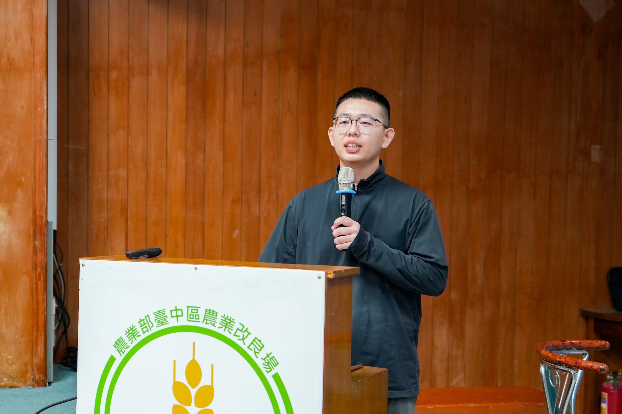 荷蘭多肉好好買施秉良農場主分享「從田裡到訂單：如何用社群導流到電商平台」課程。