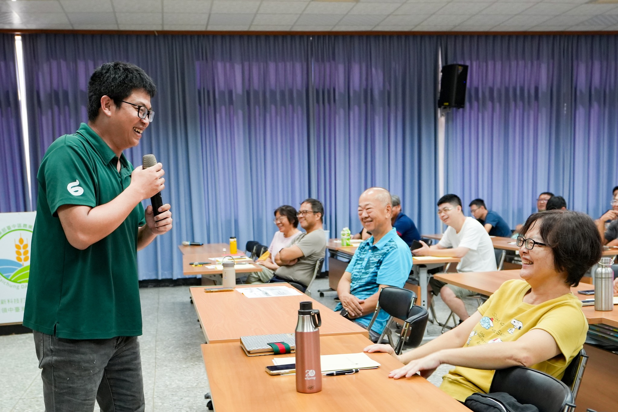 紀平安農場主與學員互動熱絡。