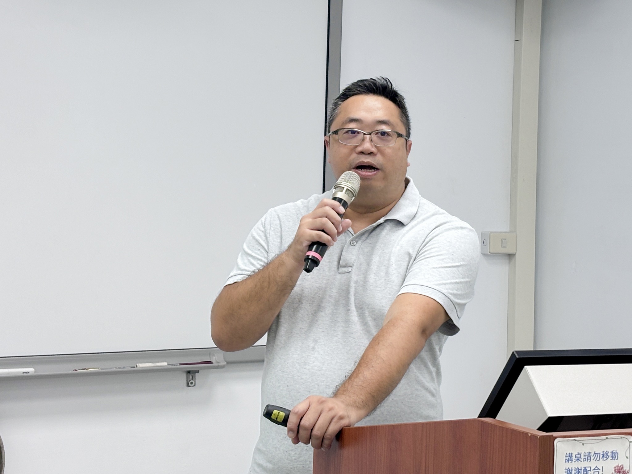 郭建志副研究員介紹木黴菌在花卉栽培管理之應用。