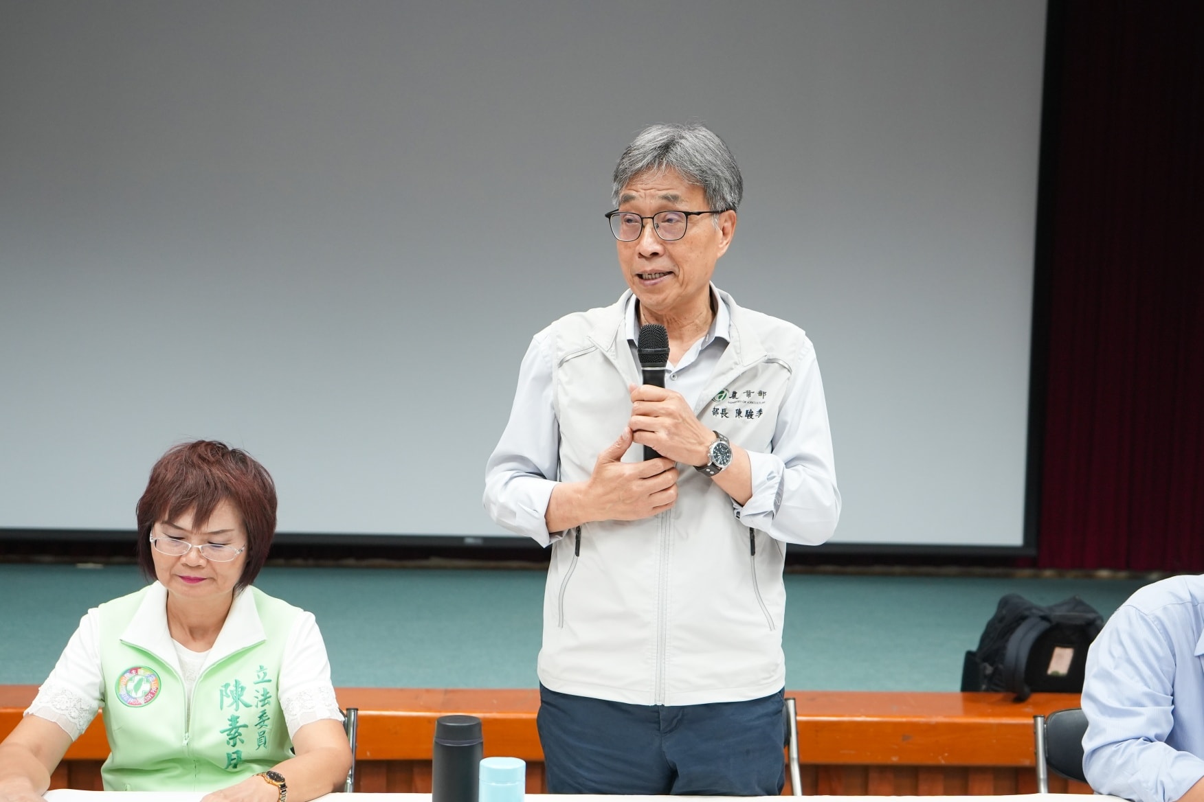 農業部陳駿季部長開場致詞並與農民面對面溝通。