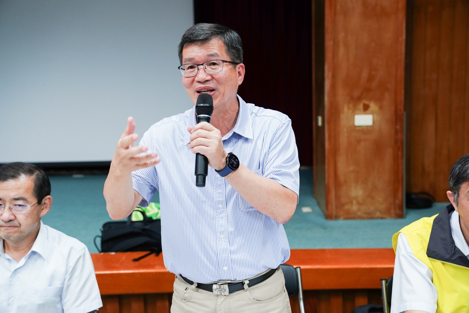 農糧署黃昭興副署長出席會議並回應提問。