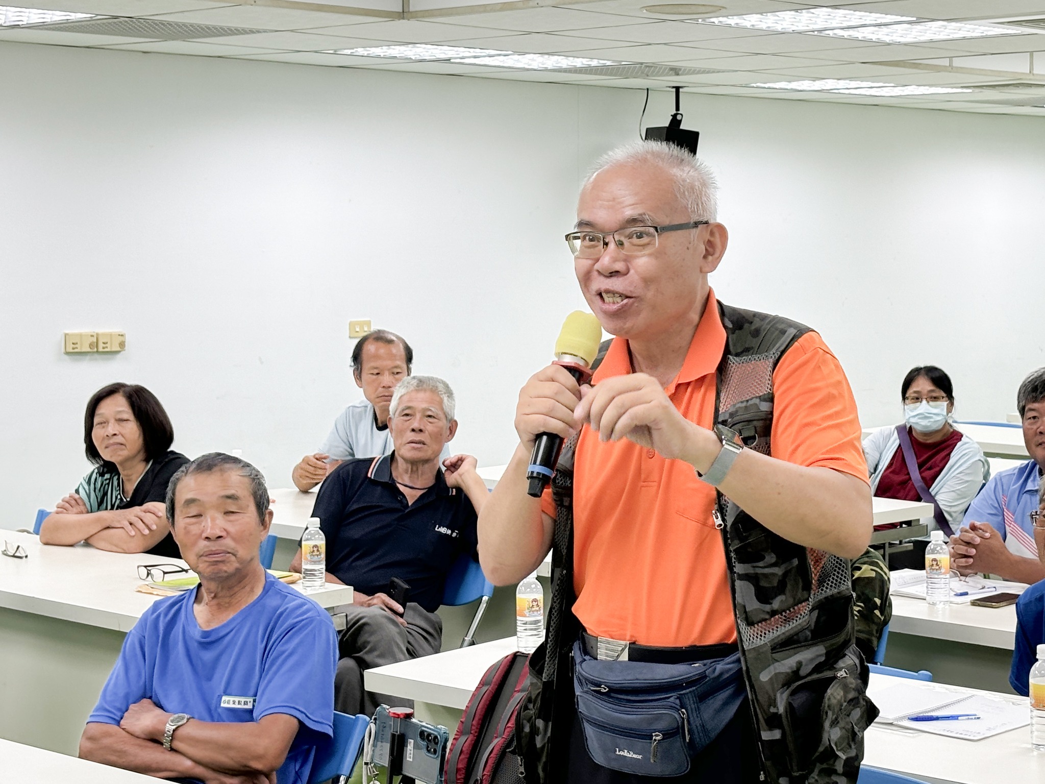 與會農友進行交流討論。