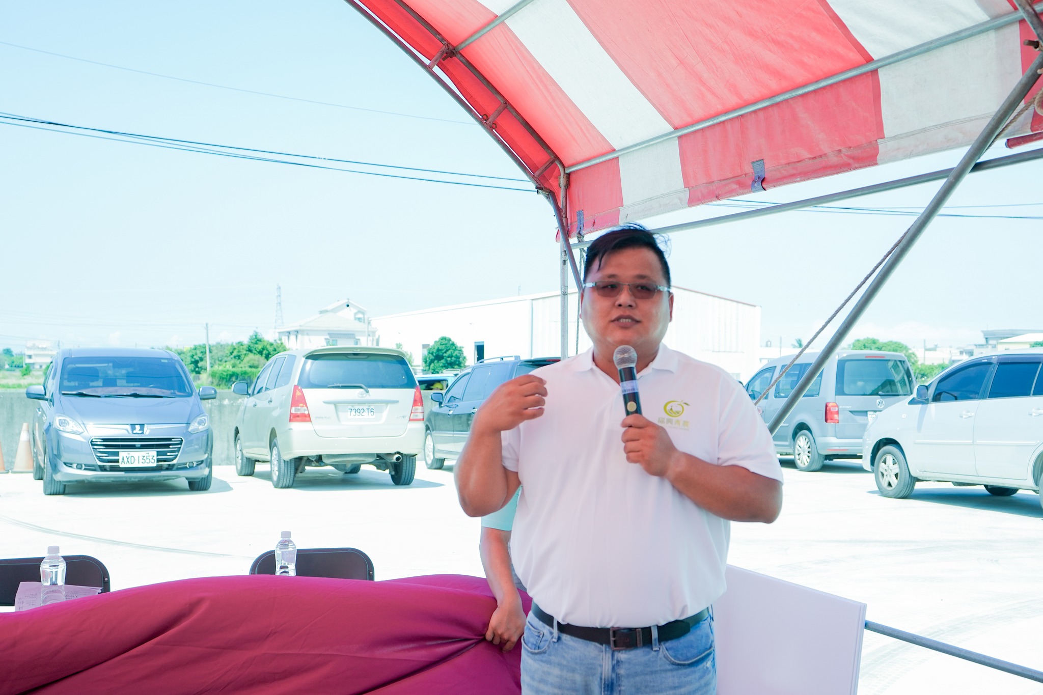 愷式好米陳建凱負責人分享紙蓆插秧的技術使用心得。