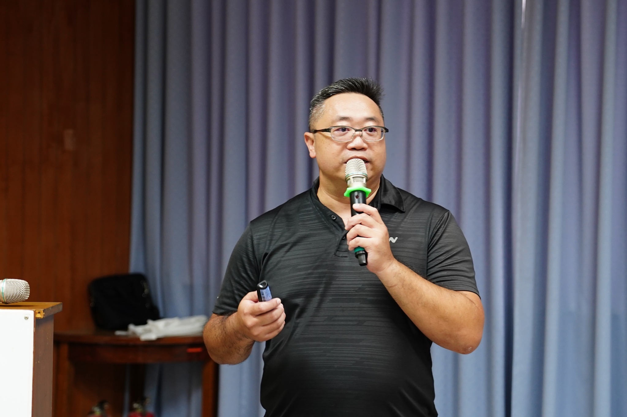 郭建志副研究員講述「青農技能養成術－微生物製劑」。