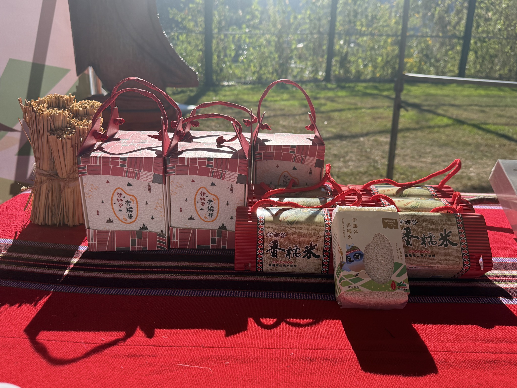 伊娜谷香糯米包裝米。