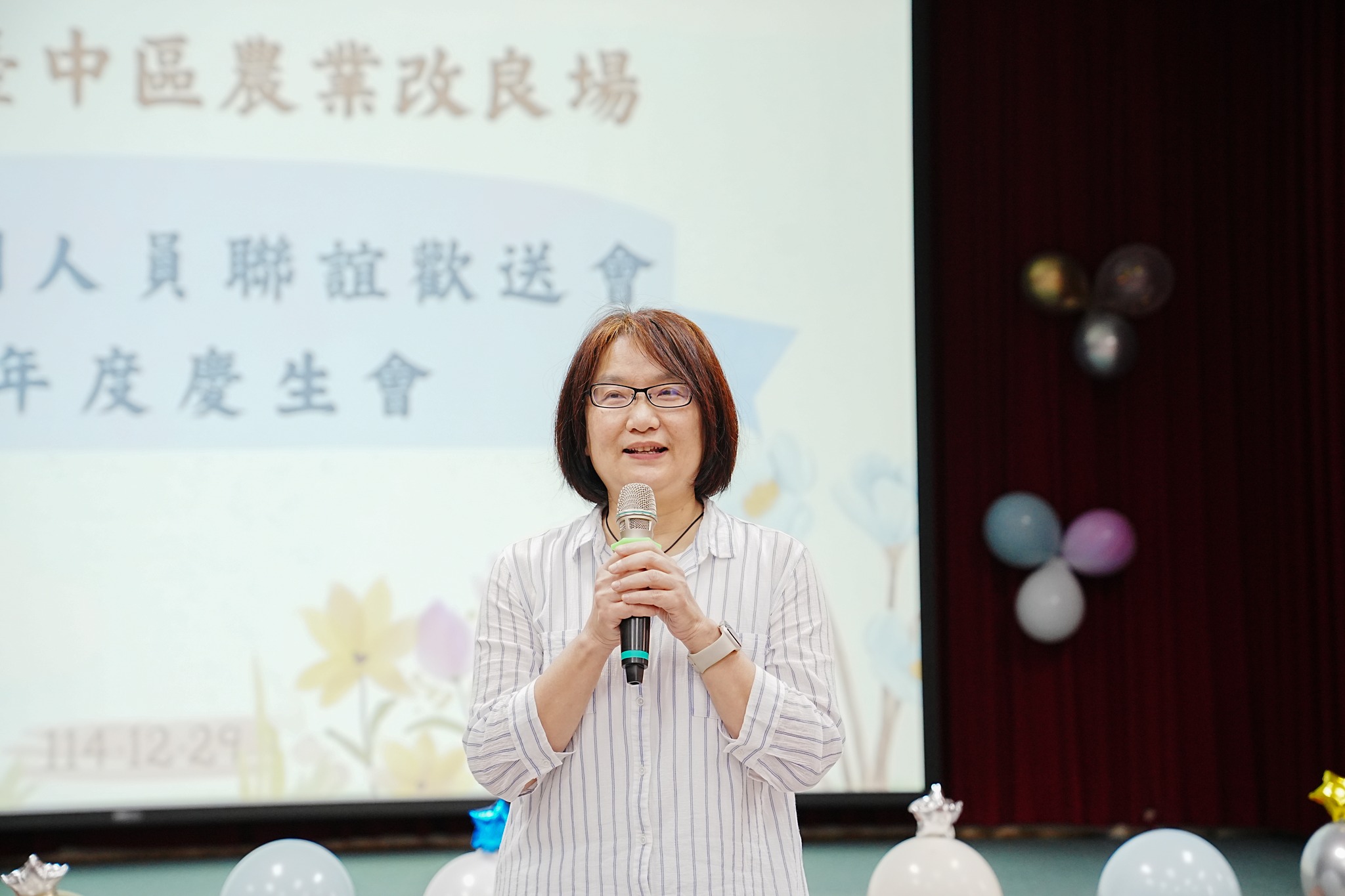 黃馨瑩科員發表退休感言。