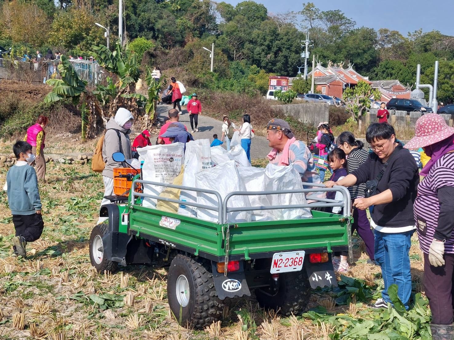 芬園鄉農會「2026芬饗農食典」白寶玉出土記 千人拔彩頭活動-4