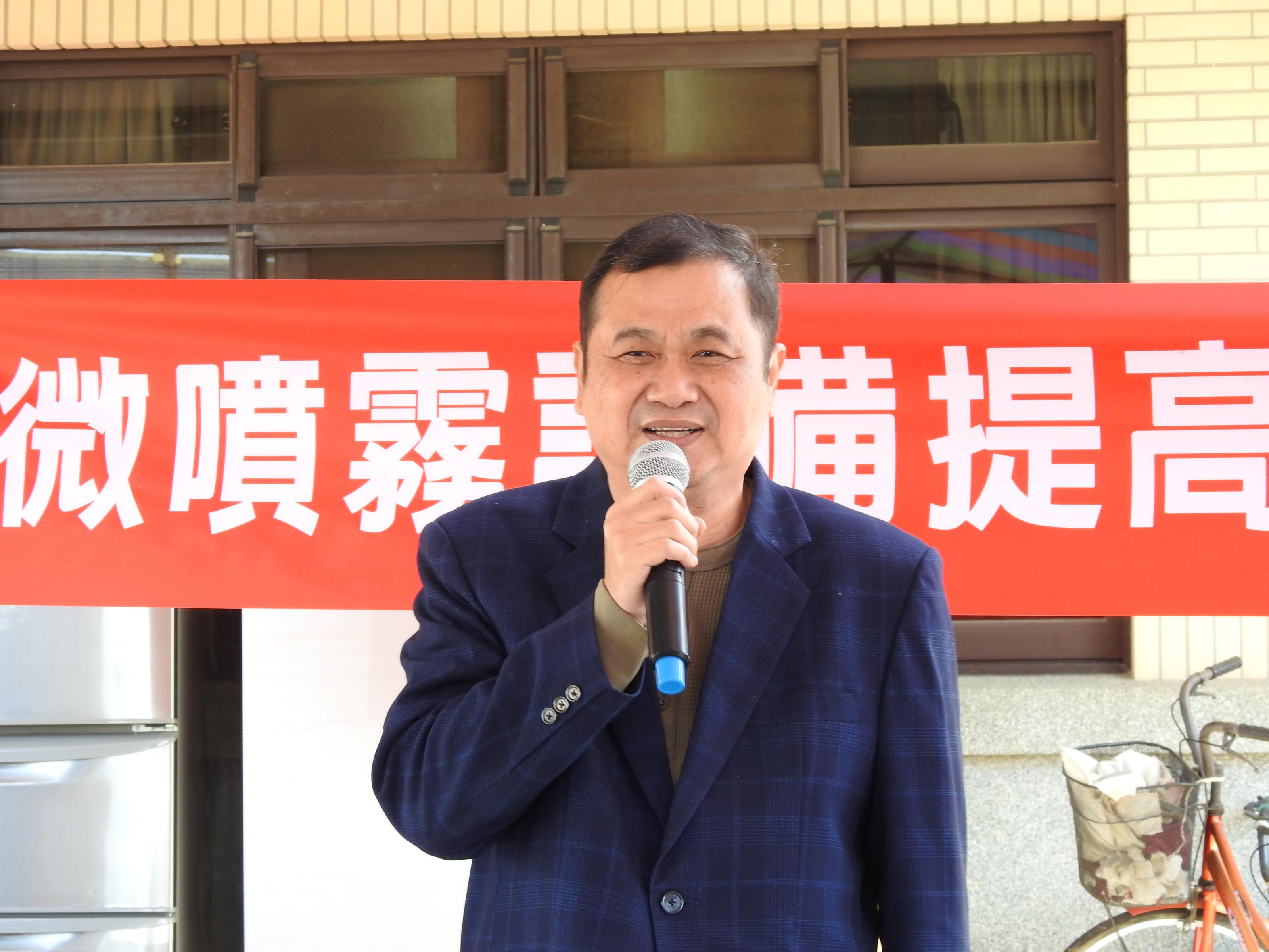 新社區農會羅文正總幹事共同主持技術座談會。