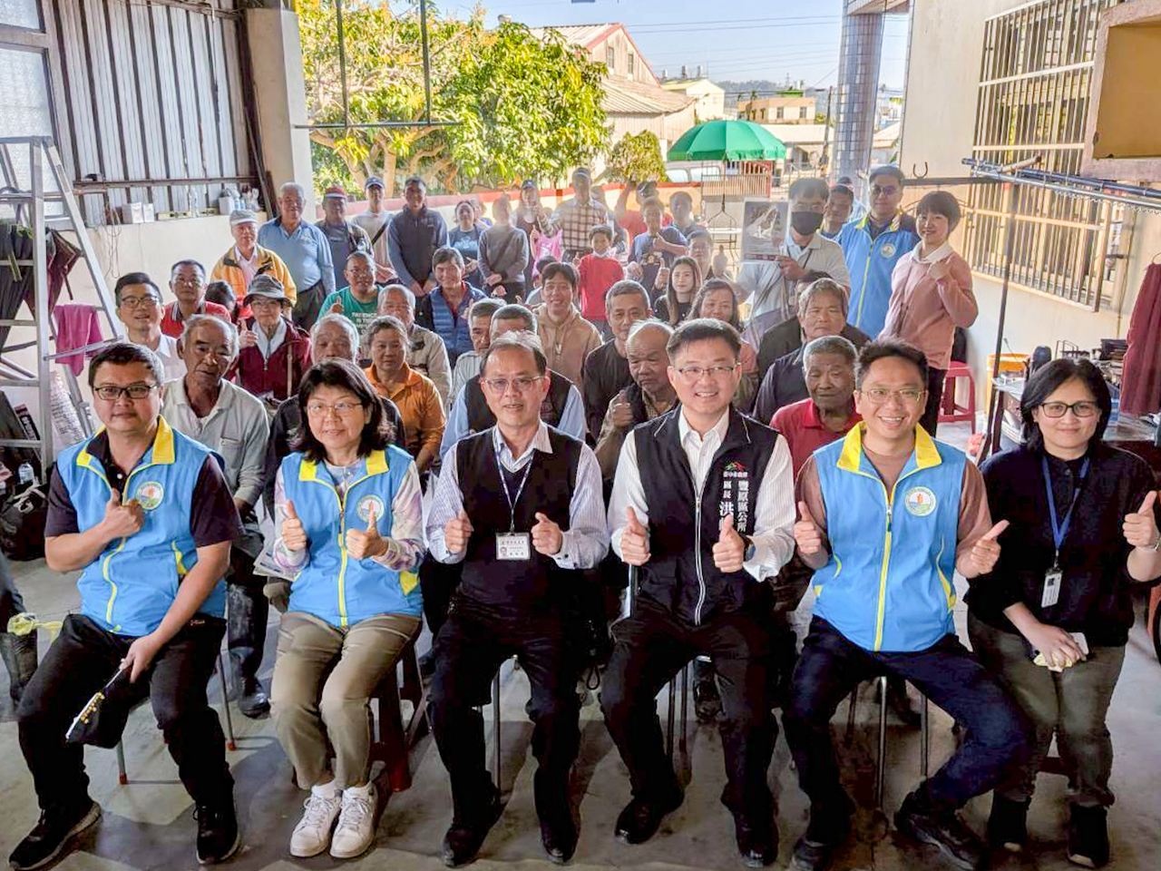 與會嘉賓與臺中農改場團隊於觀摩會場合影