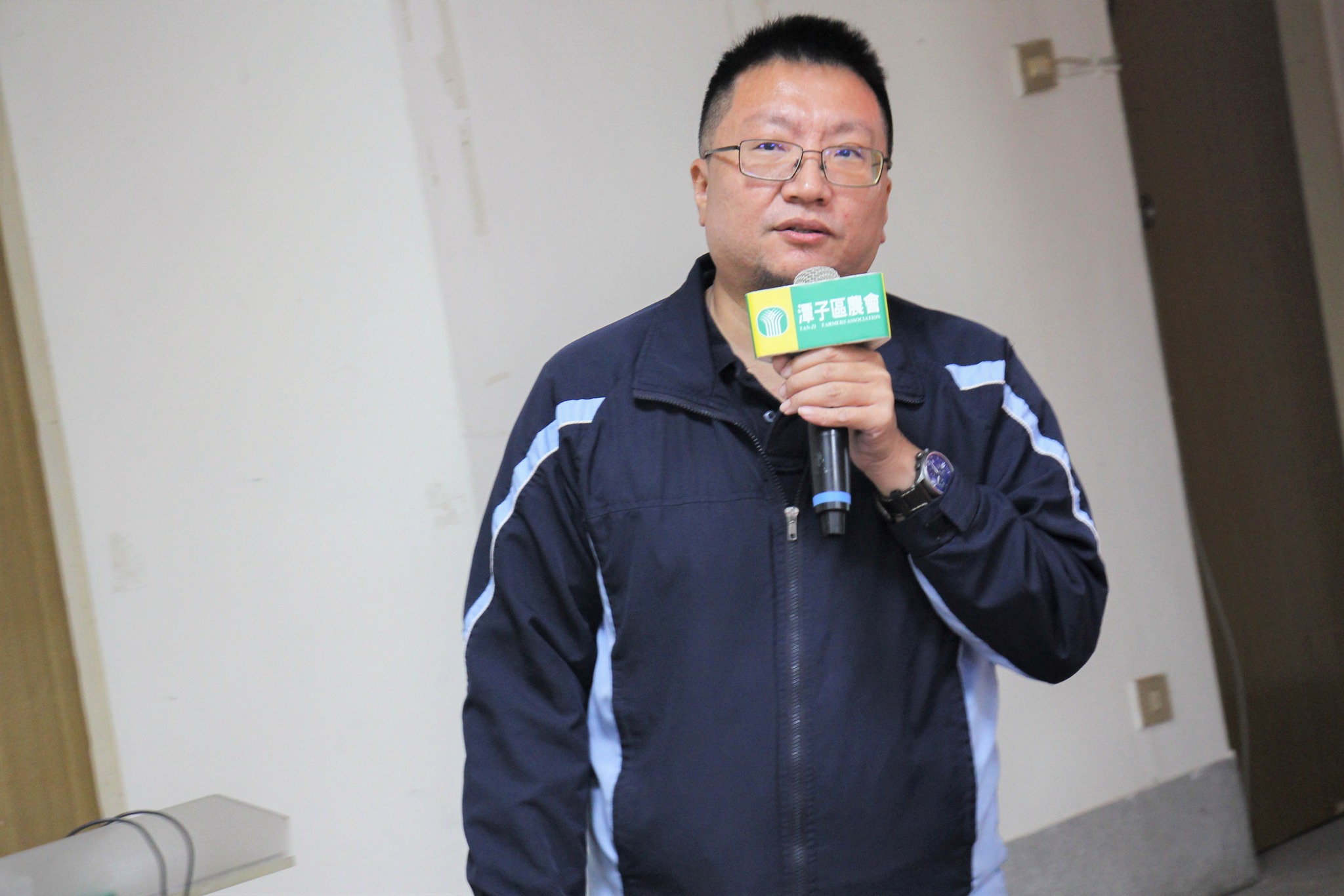 曾宥綋副研究員講解土壤施肥管理。