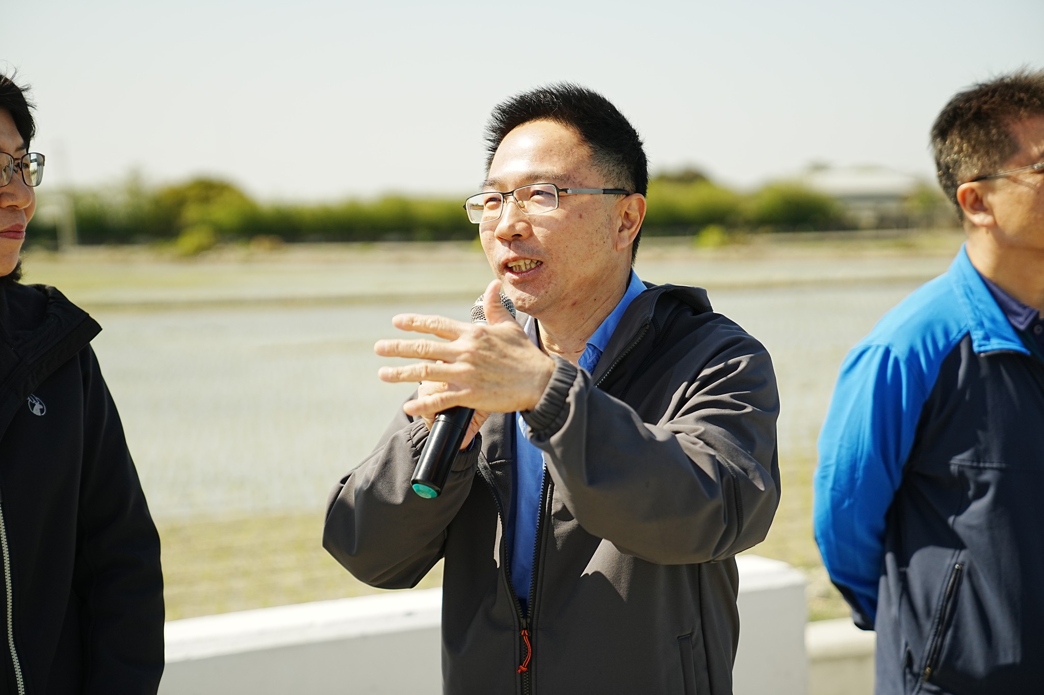 農水署彰化管理處徐瑞旻處長說明排水溝施作對農田灌排影響。