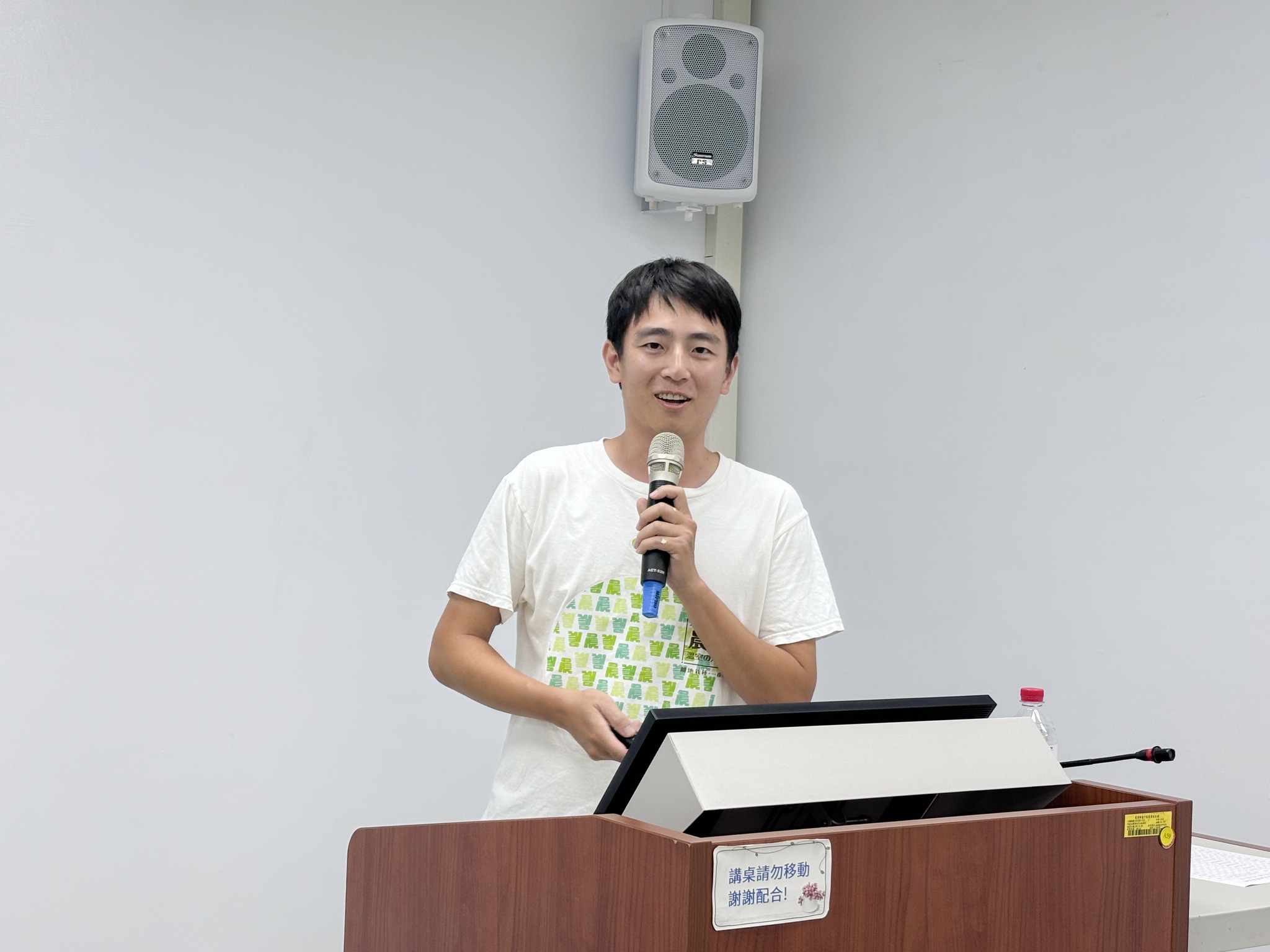 晨照農場陳照委農場主分享應用微生物在作物栽培管理和病害防治經驗。