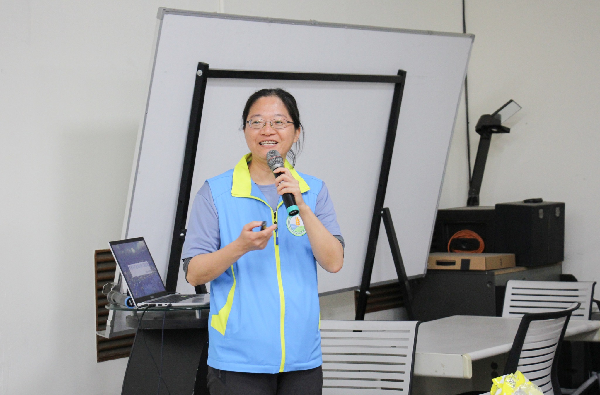 洪惠娟副研究員針對埔里花卉產業的現況與挑戰及節水措施進行報告。