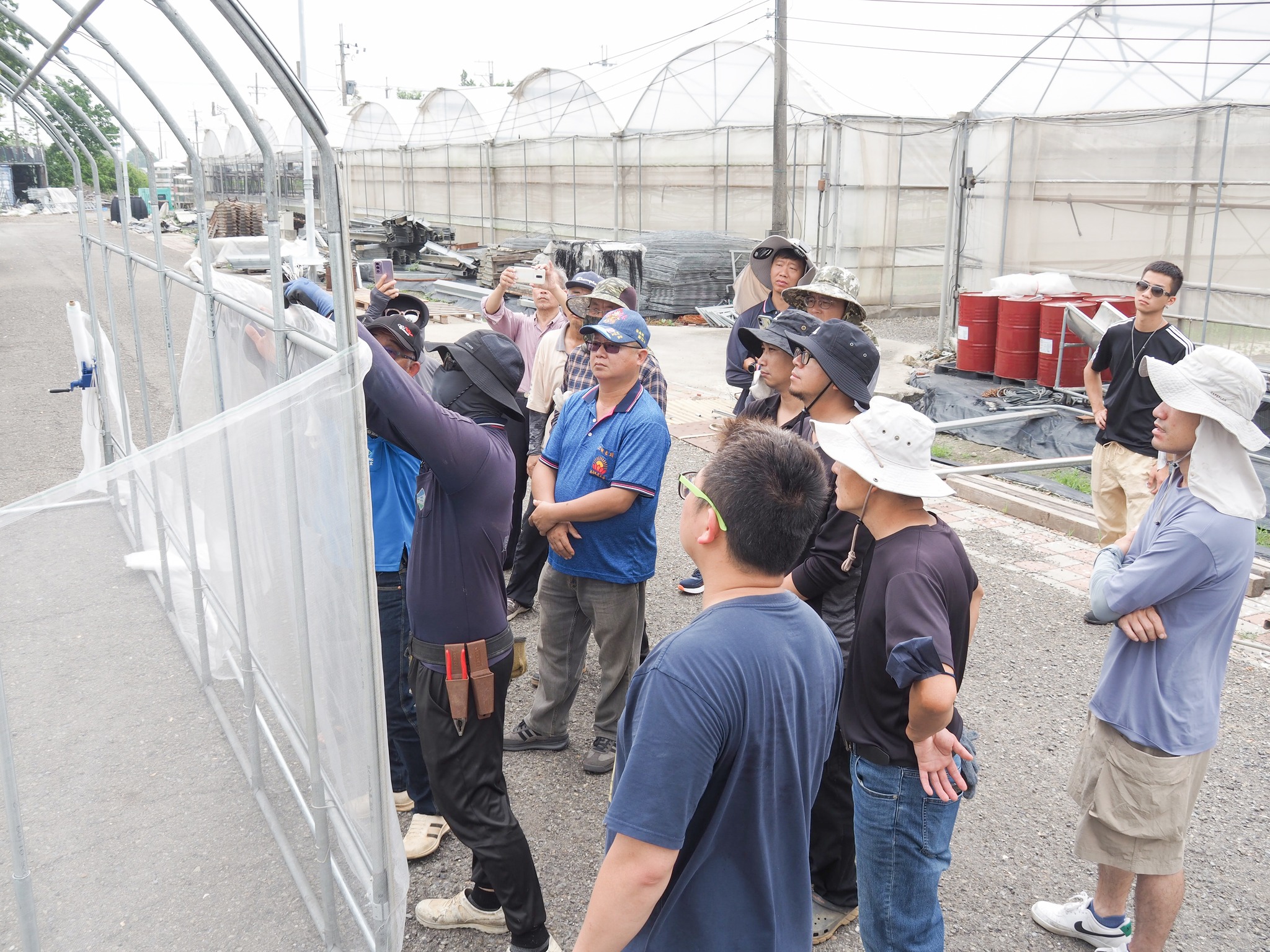 學員架設網材。