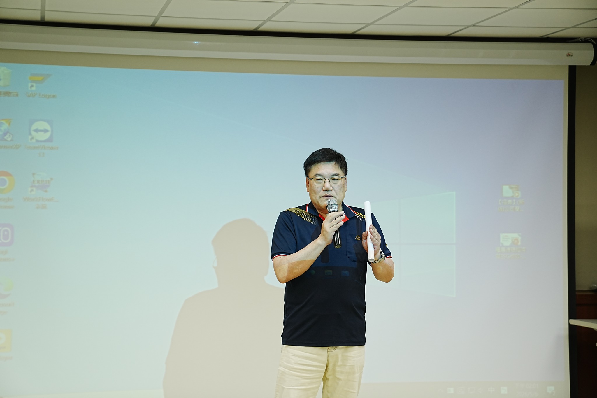 福壽實業股份有限公司進行公司簡介及說明糧農循環體系建立與利用情形。