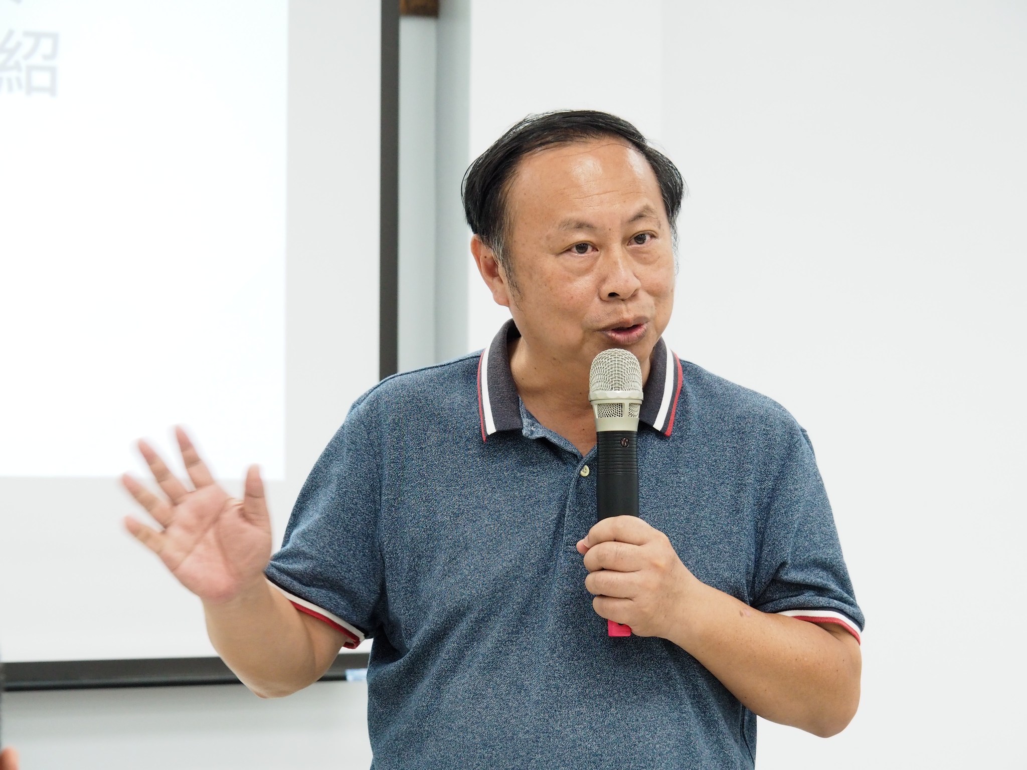 白桂芳秘書說明農業保險資格。