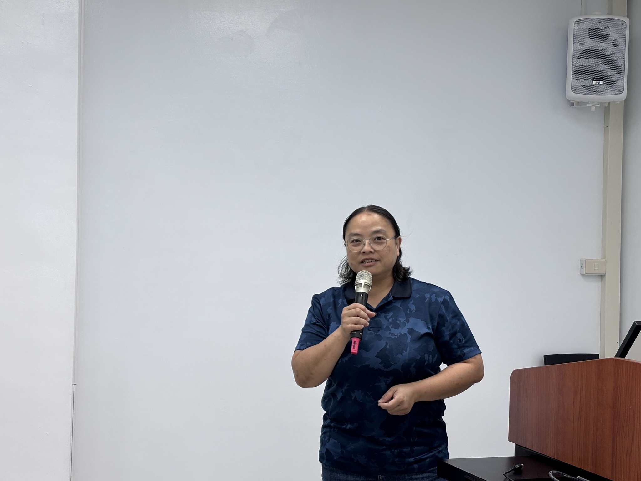 李春燕助理研究員說明農藥資訊服務網站藥劑使用方法代表意義。