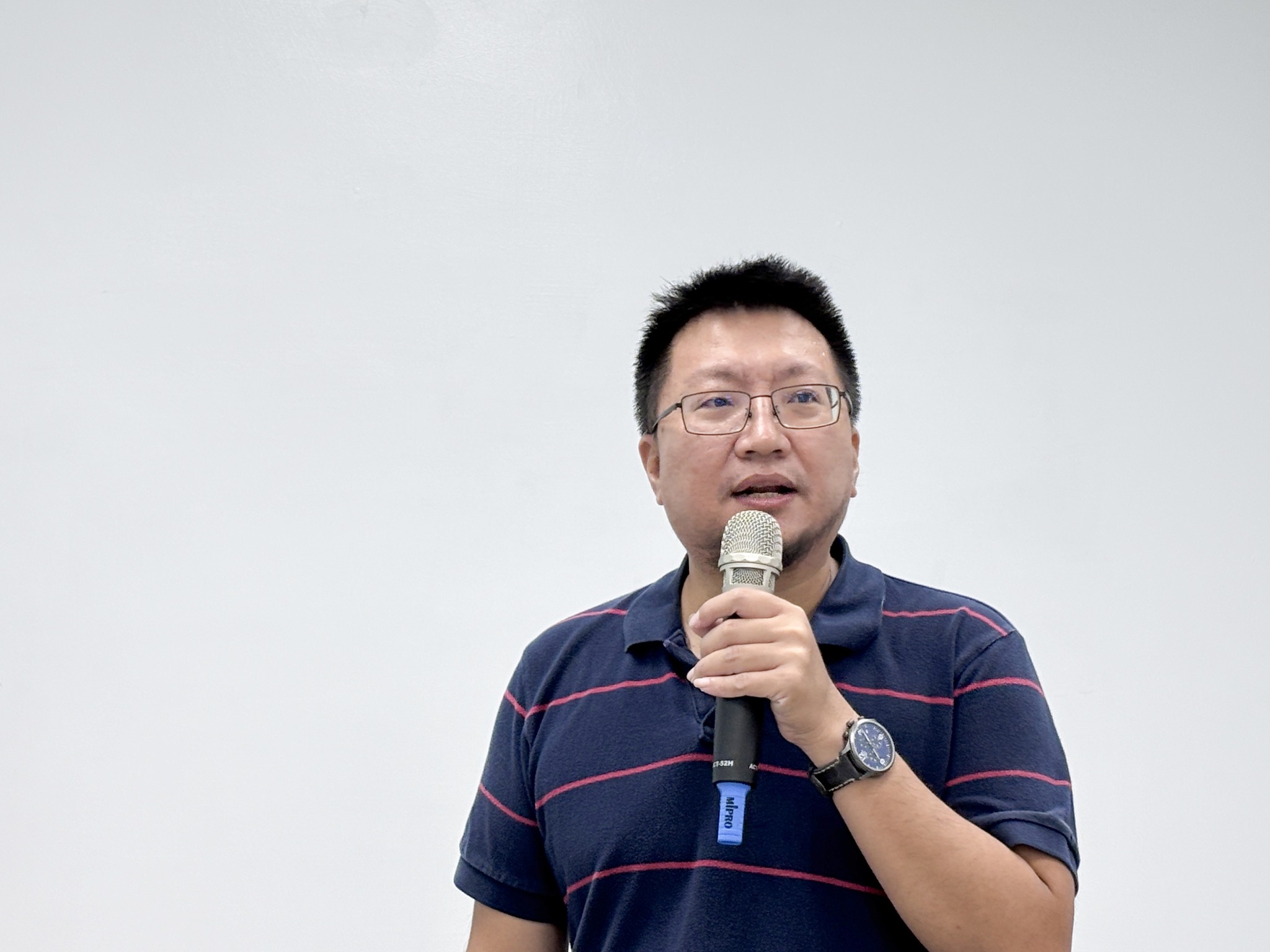 曾宥綋副研究員介紹常用堆肥有機資材碳氮比。