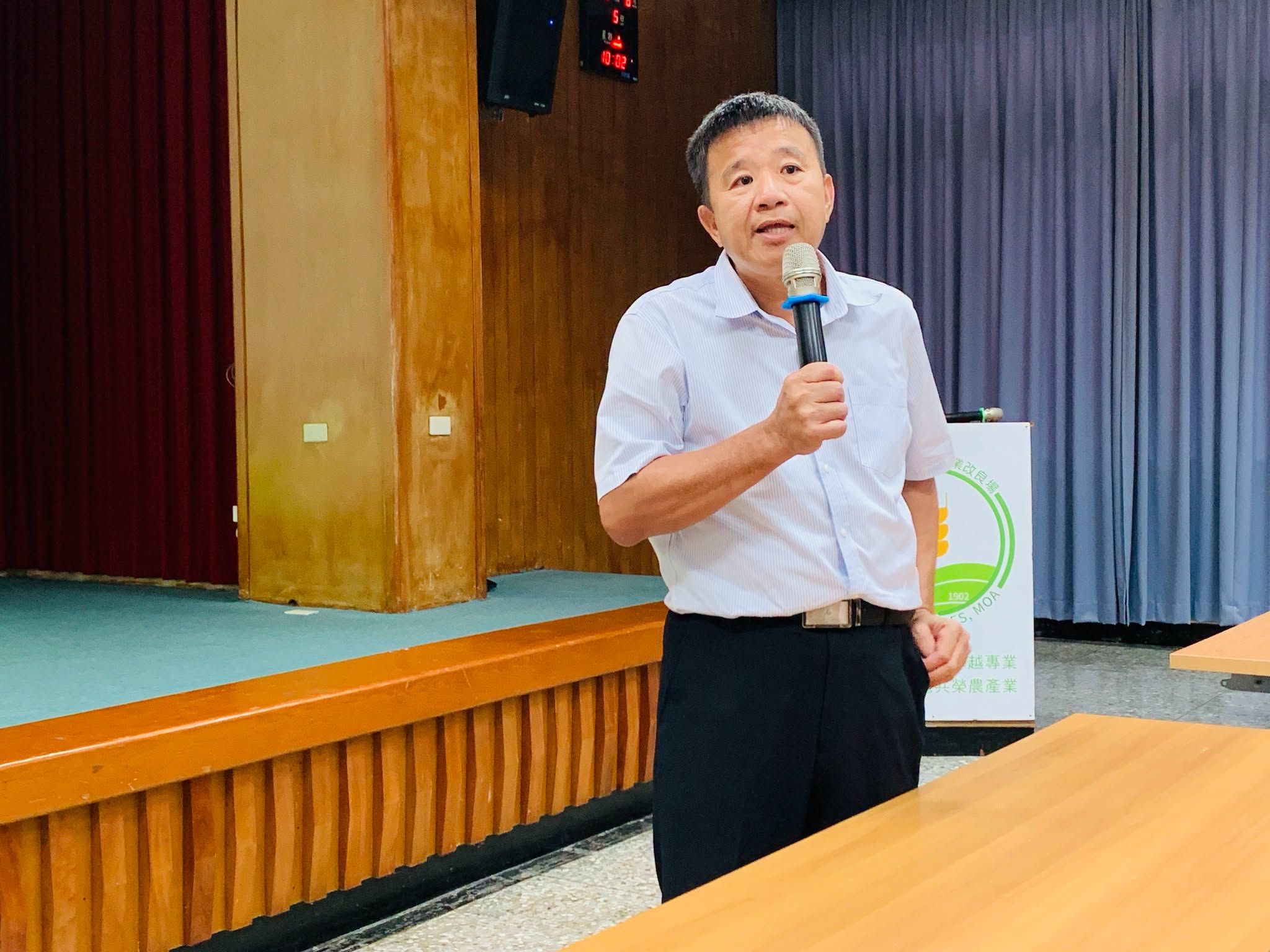蕭政弘副場長為「食農教育推動方向及實務解析」開場並致詞。