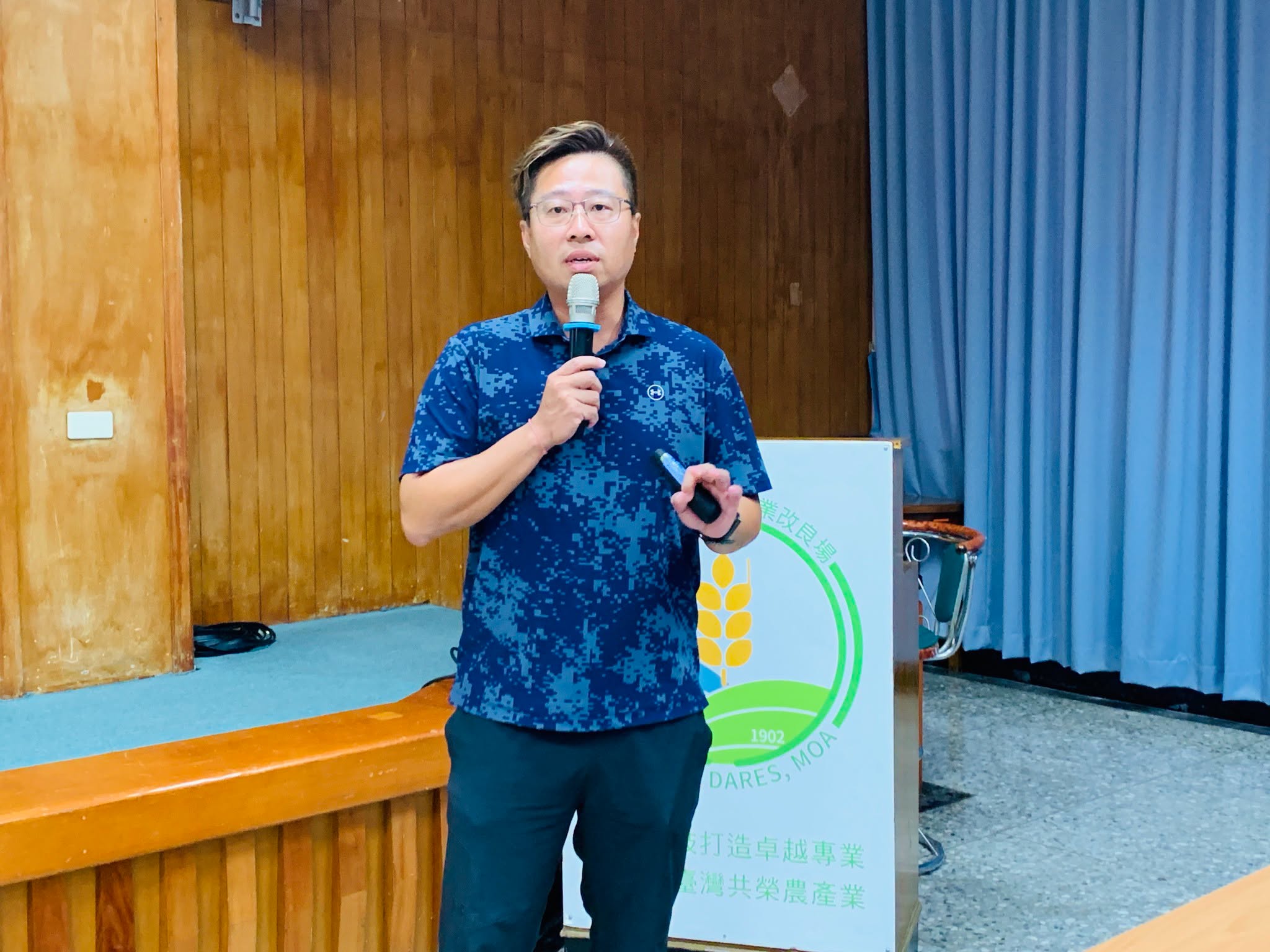 彰化縣北斗國中蔡孟宏老師說明「學校推動食農教育實務經驗分享」。