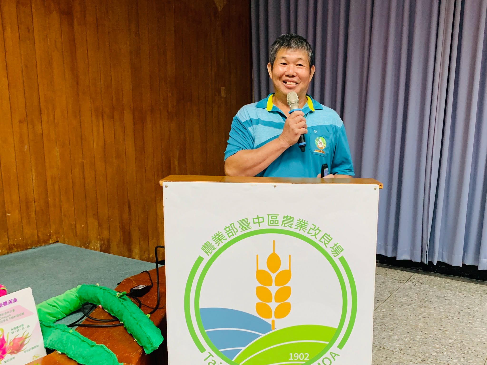 畯富農場游畯富青農進行「青農協助推動食農教育實務經驗分享」。