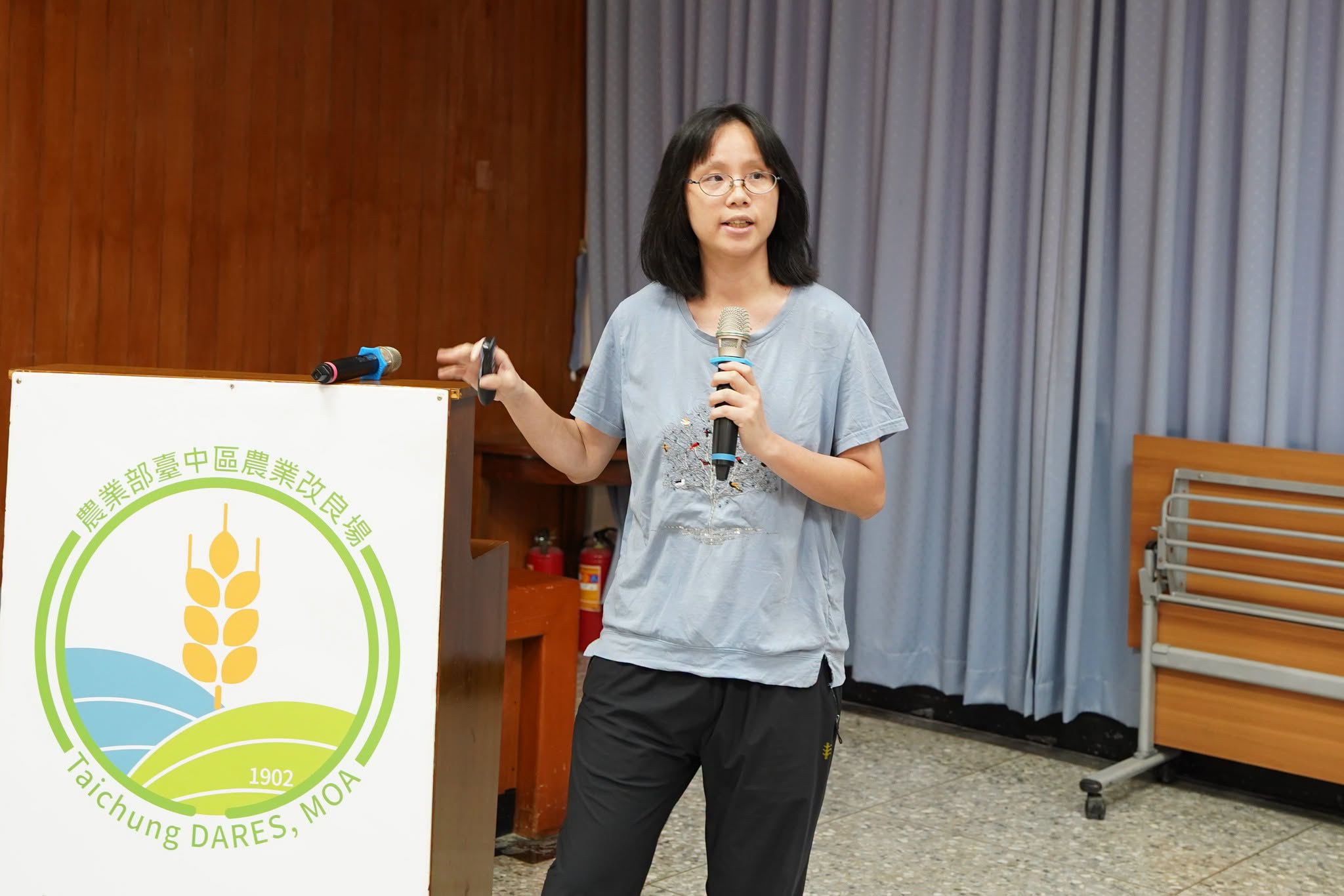 本場蘇致柔助理研究員講解「大豆大變身-國產發芽大豆多元應用」。