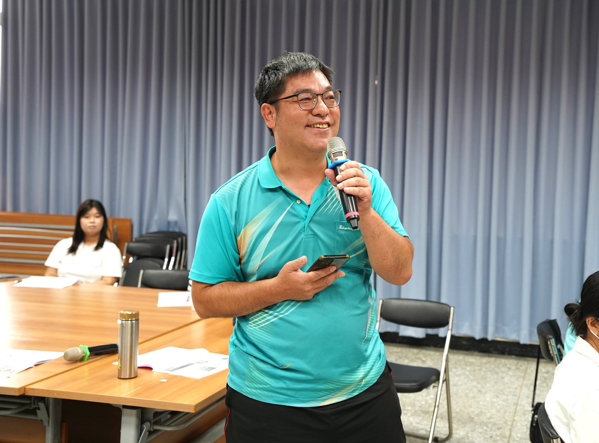 參訓學員提問進行交流。