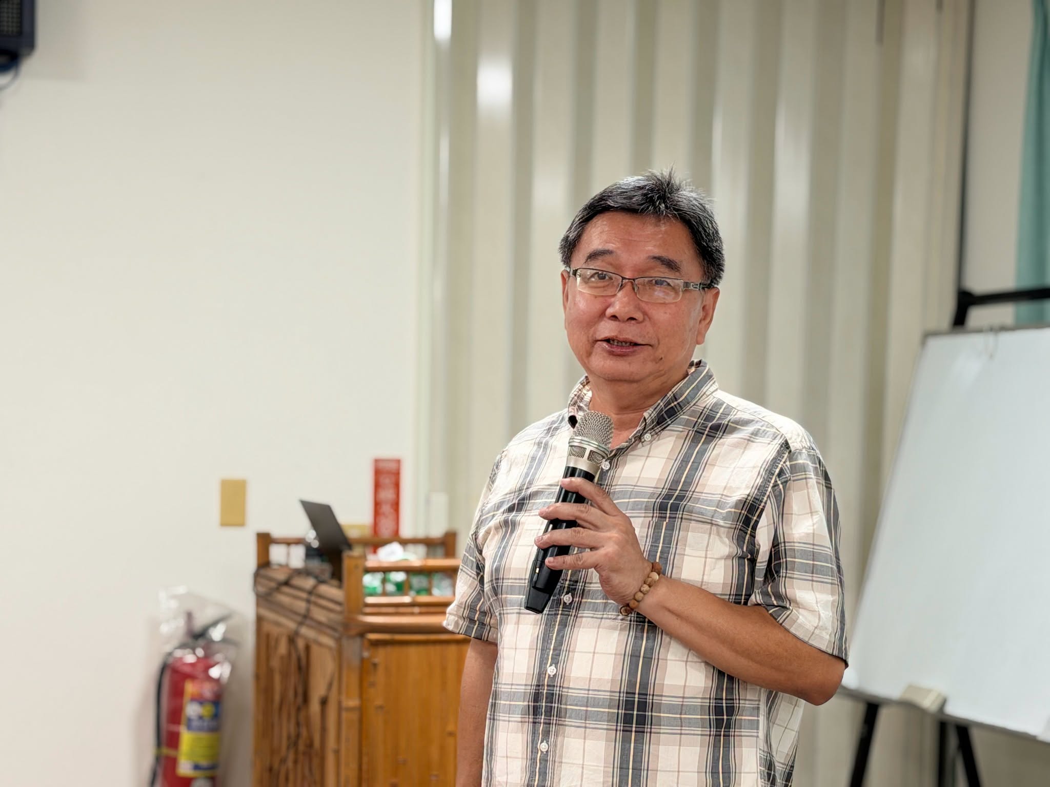 本場陳俊位研究員講解農業剩餘資源循環再利用技術。