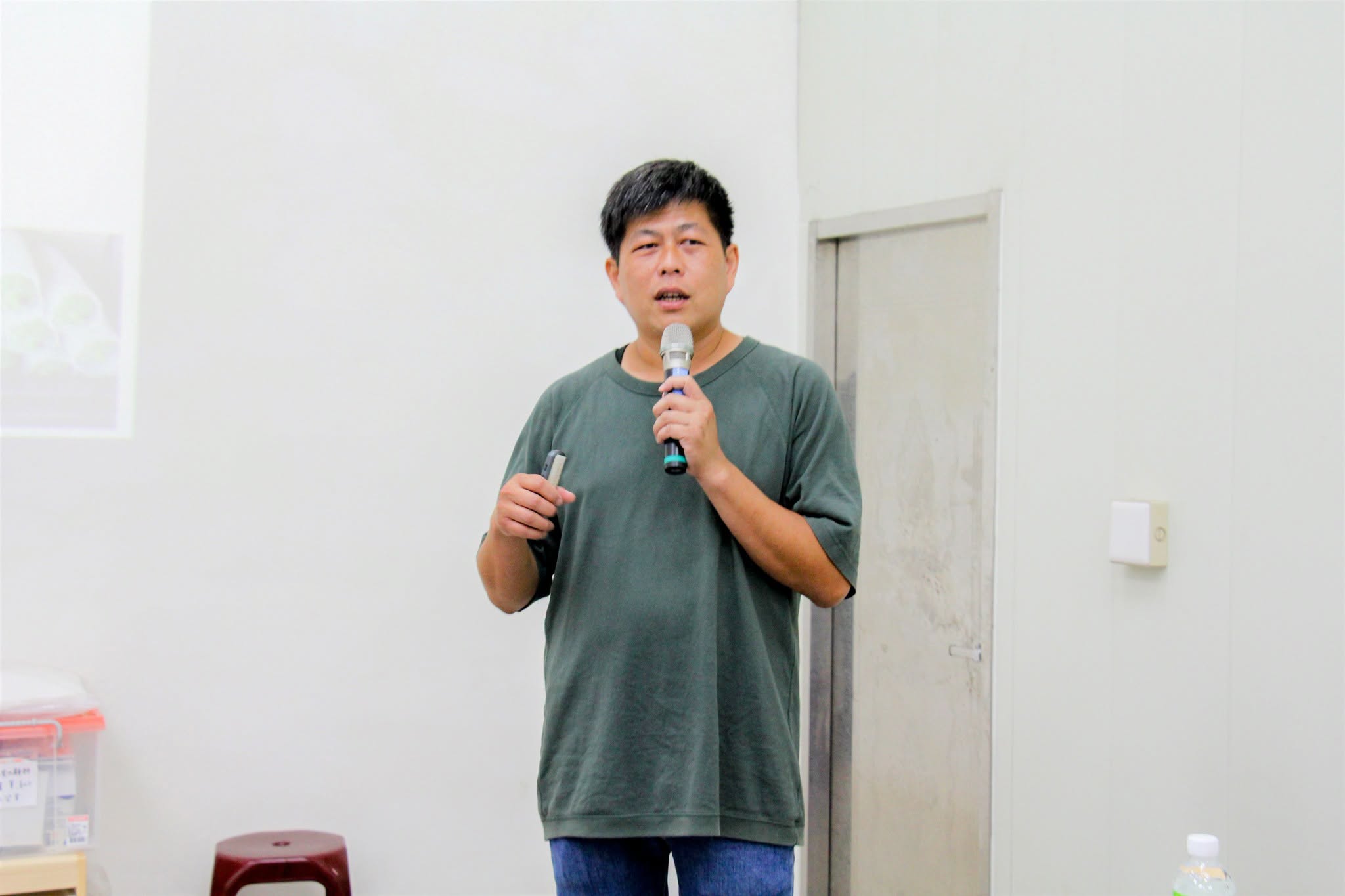 藍玄錦副研究員介紹微生物製劑及循環資材在蔬菜作物栽培之應用。