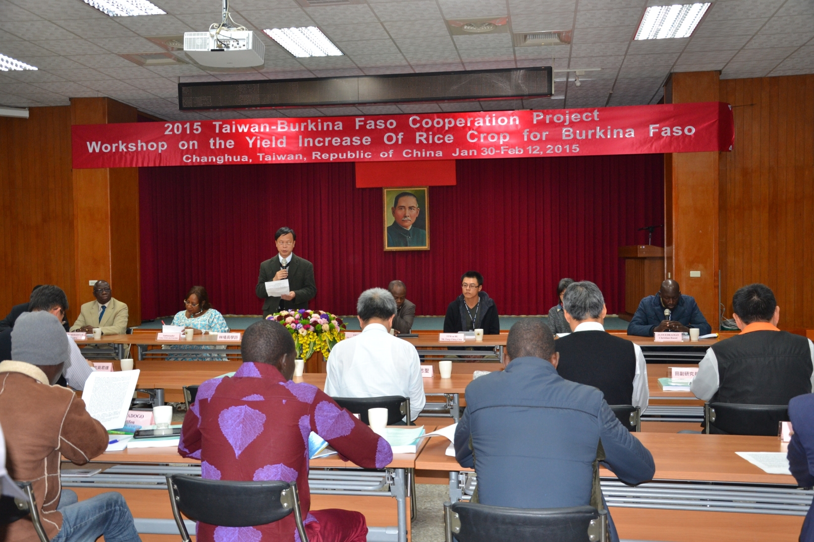 林學詩場長主持開訓典禮並歡迎布吉納法索農業人員來台研習稻作栽培相關課程