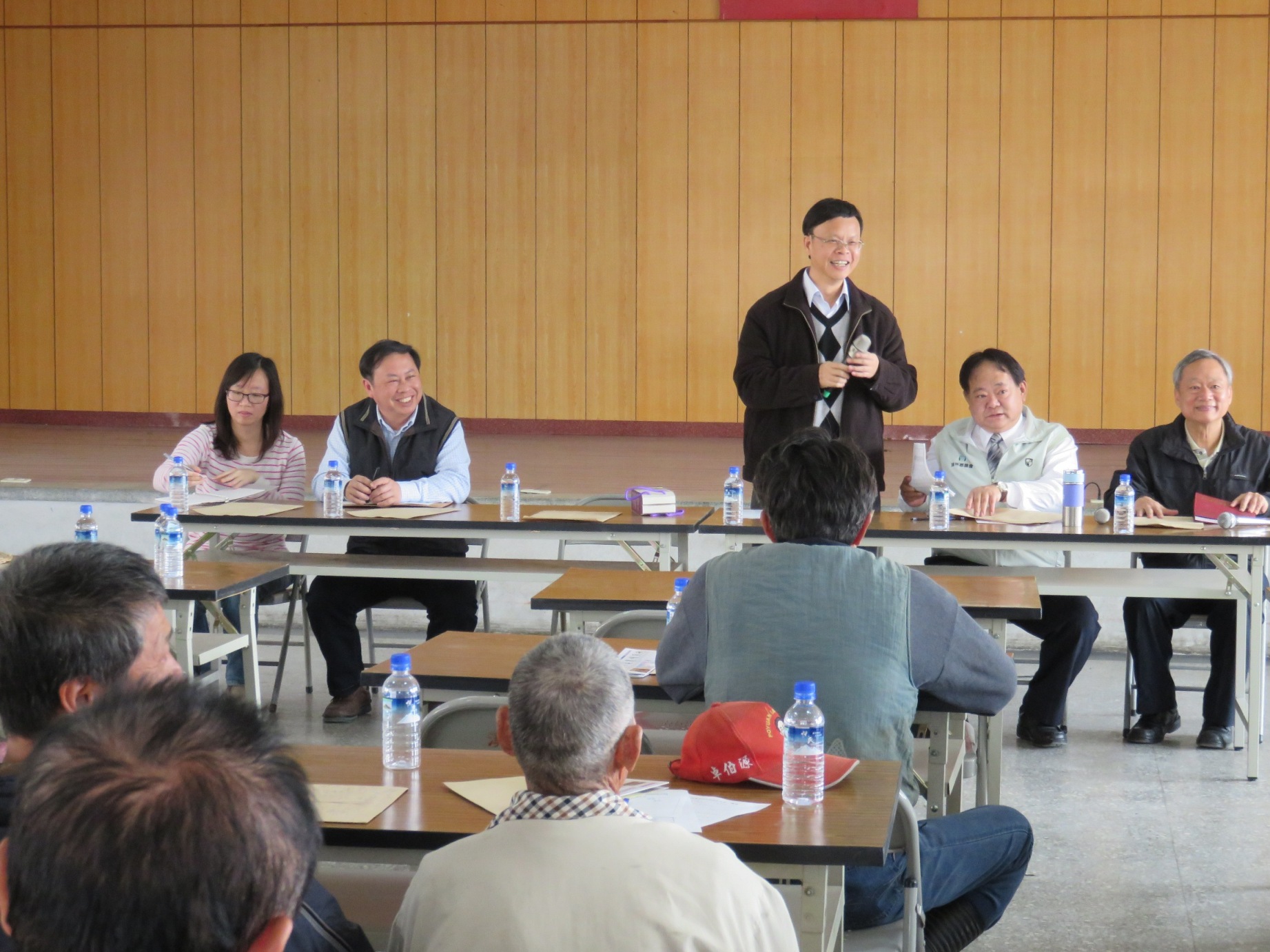 本場林學詩場長於 104 年 02 月 13 日彰化地區農業技術座談會在溪州鄉農會與農友座談 