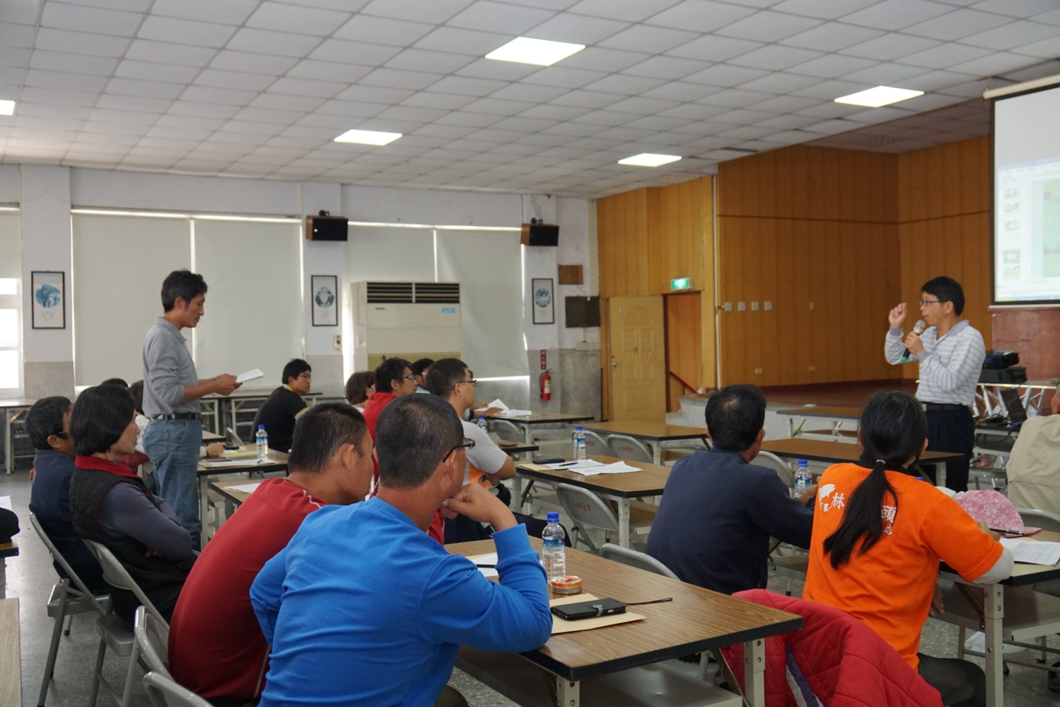 農友依栽培經驗與遭遇問題提問，本場劉興隆副研究員以其需求提出病蟲害管理改善建議