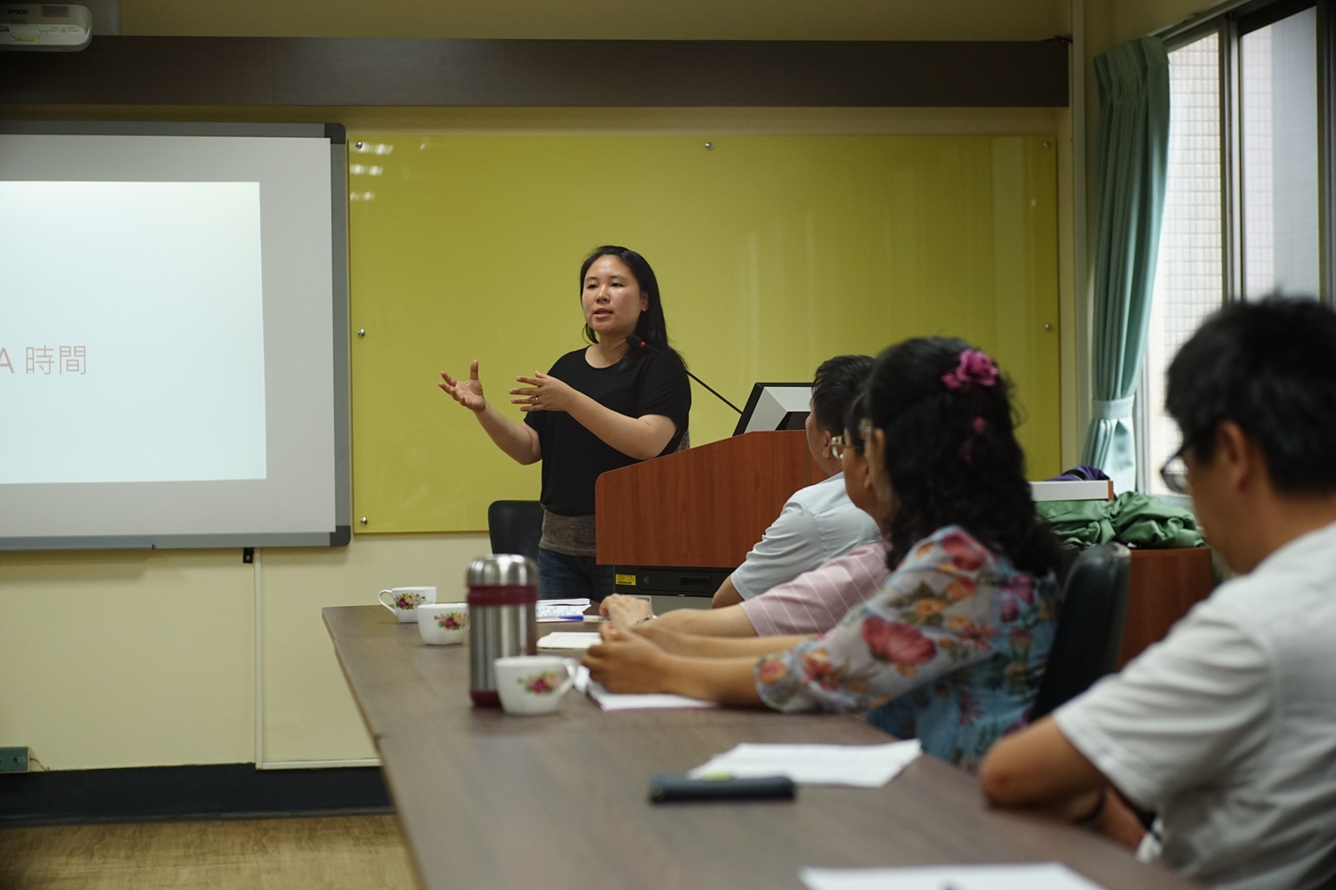 林昭儀小姐回答場內同仁問題，現場發問踴躍