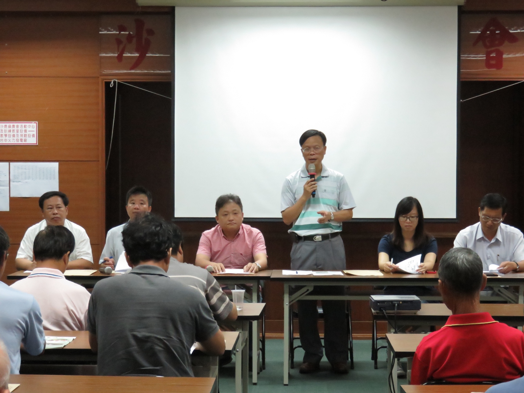 本場林學詩場長於 104 年 06 月 24 日臺中地區農業技術座談會在沙鹿區農會與農友座談 