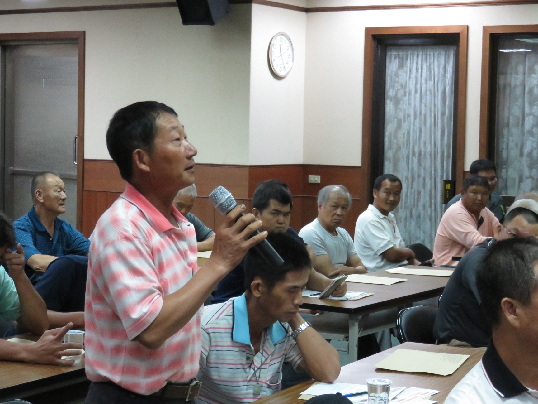 本場林學詩場長於 104 年 06 月 24 日臺中地區農業技術座談會在沙鹿區農會與農友座談 