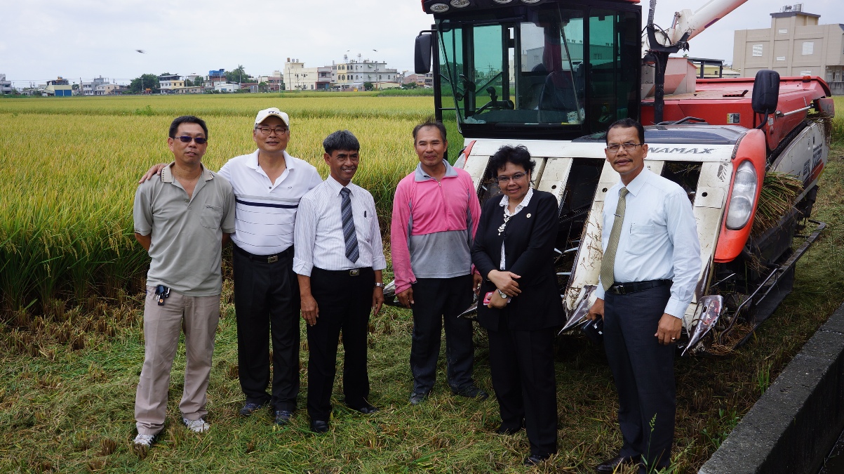 參訪彰化縣育苗協進會水稻機械收割及乾燥流程