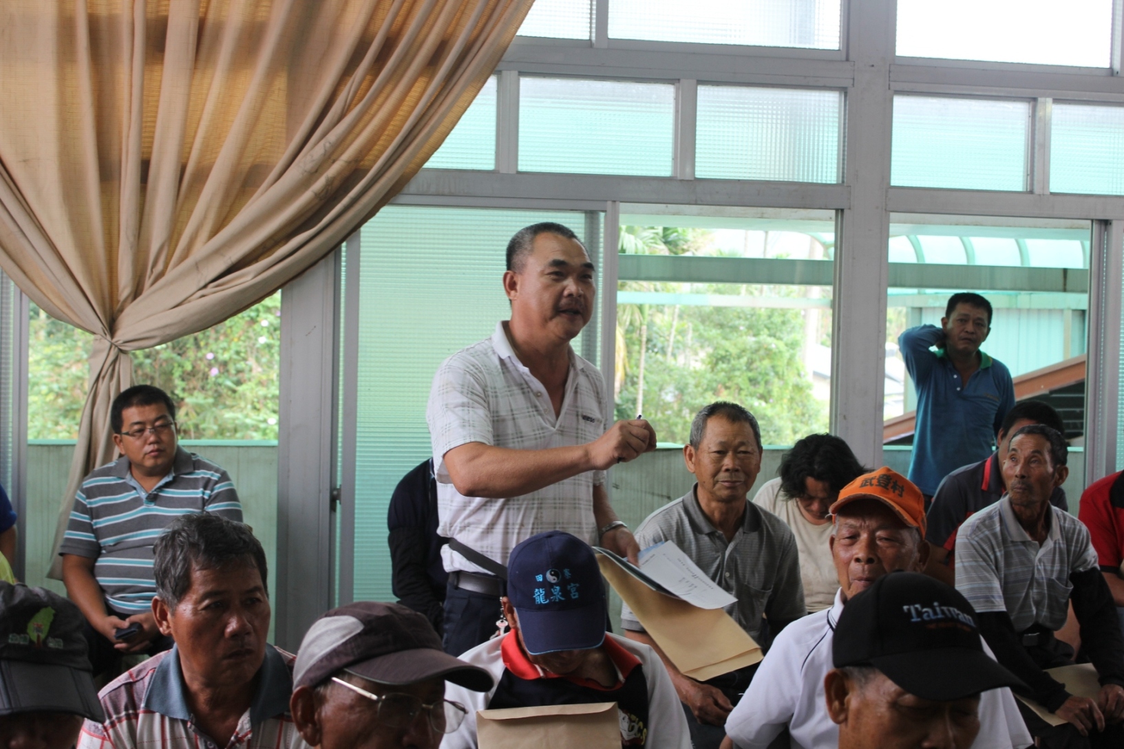 座談會現場與會農友反應熱烈，並提出吉園圃標章手續簡化等相關建議